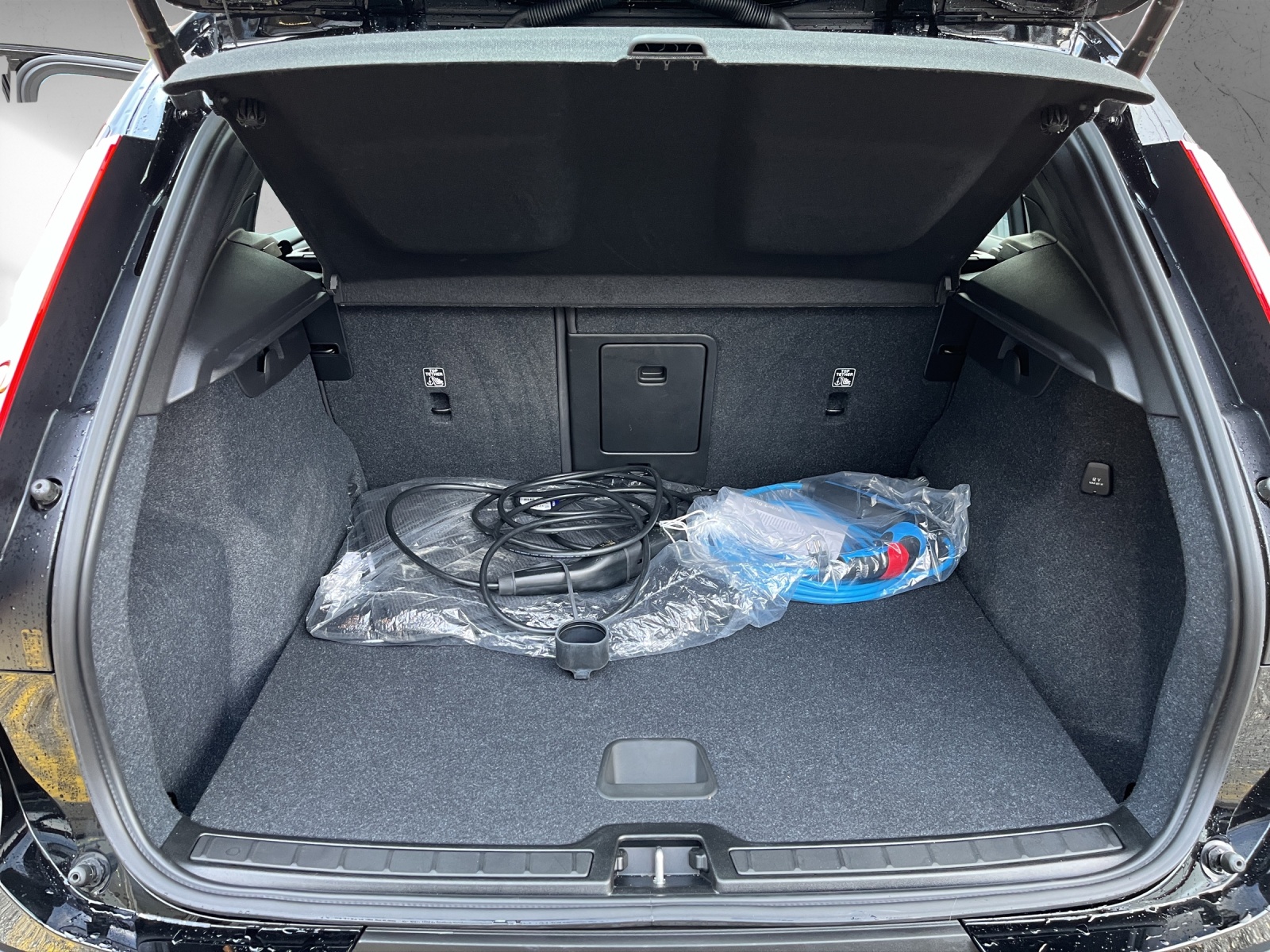 VOLVO XC40 1.5 T4 PiH Plus Dark-image-15