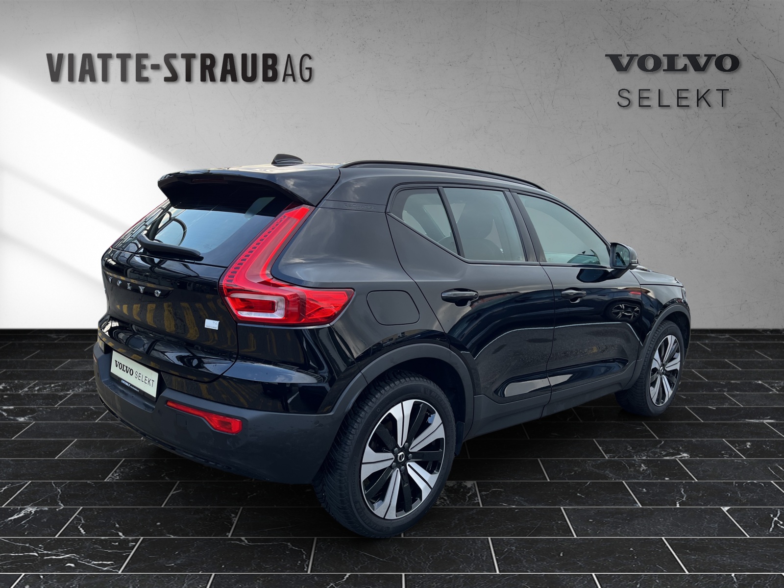 VOLVO XC40 1.5 T4 PiH Plus Dark-image-5