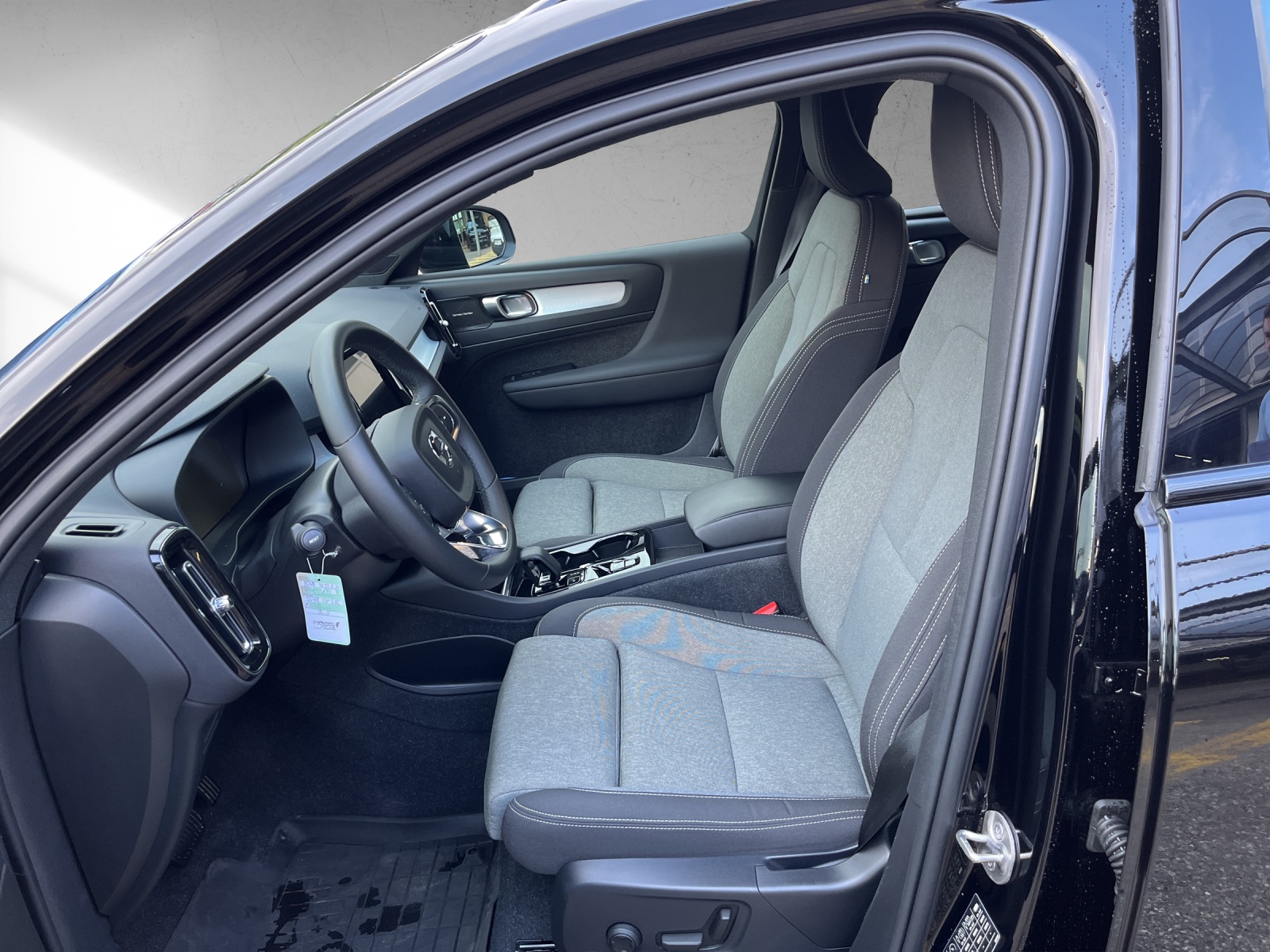VOLVO XC40 1.5 T4 PiH Plus Dark-image-8