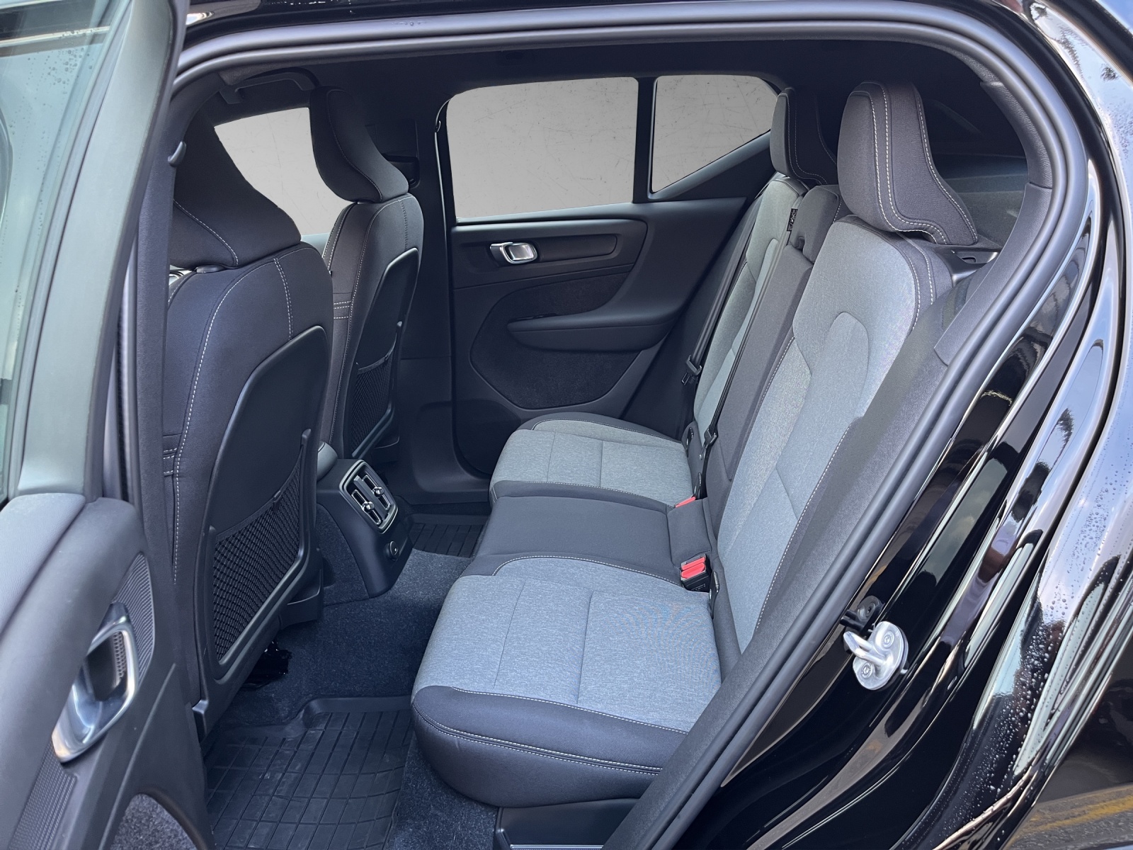 VOLVO XC40 1.5 T4 PiH Plus Dark-image-10