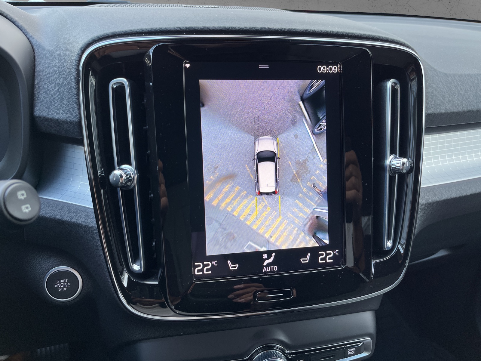 VOLVO XC40 1.5 T4 PiH Plus Dark-image-13
