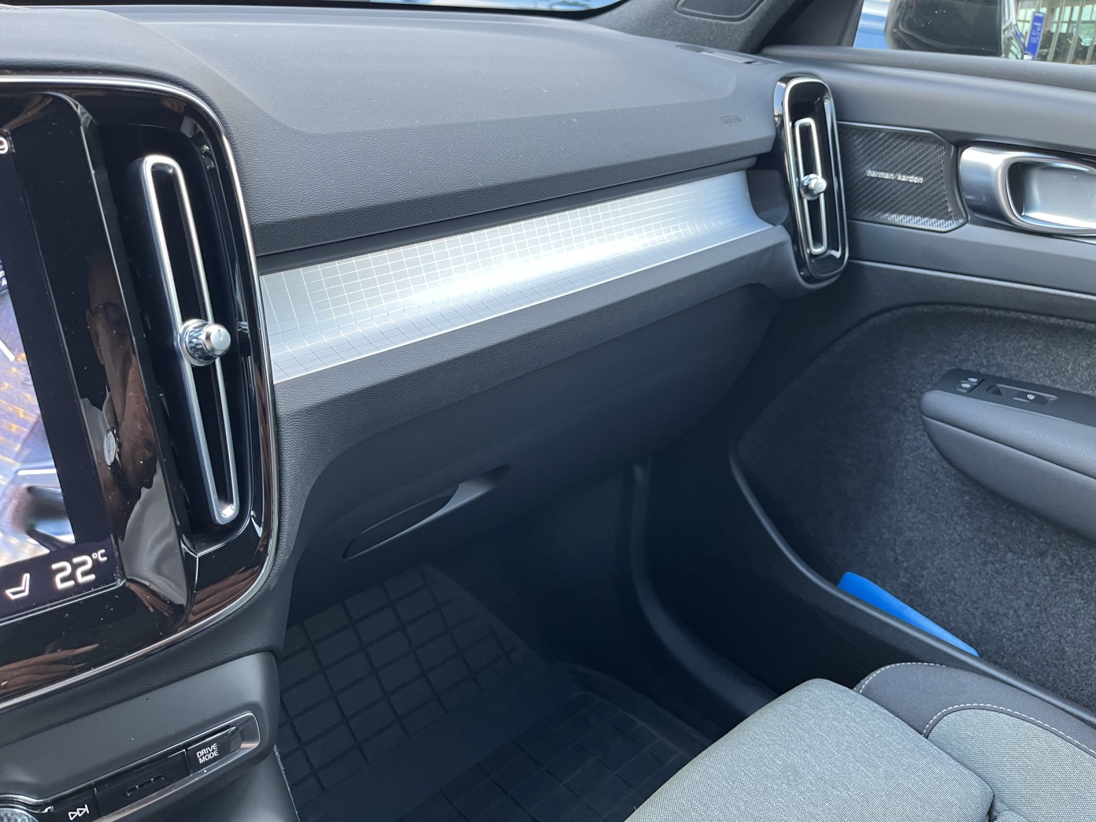 VOLVO XC40 1.5 T4 PiH Plus Dark-image-14