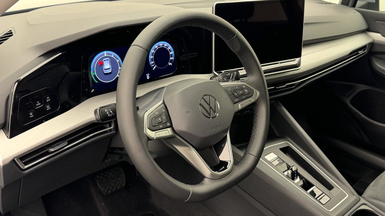 VW Golf VIII 1.5 TSI PHEV Limited-image-6