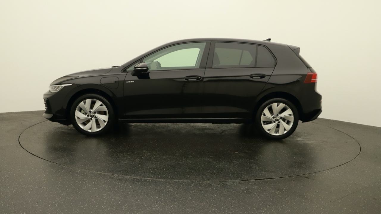 VW Golf VIII 1.5 TSI PHEV Limited-image-1