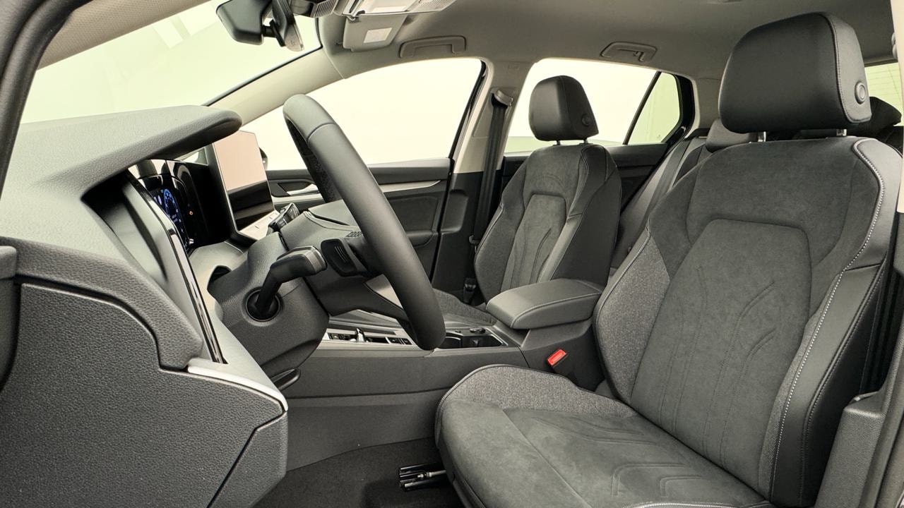 VW Golf VIII 1.5 TSI PHEV Limited-image-4