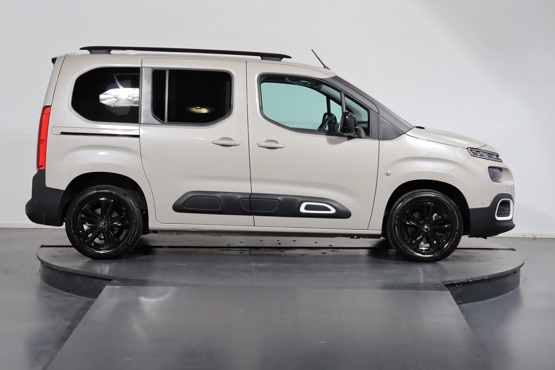 CITROEN Berlingo 1.2 PureTech 130 Feel Pack-image-1