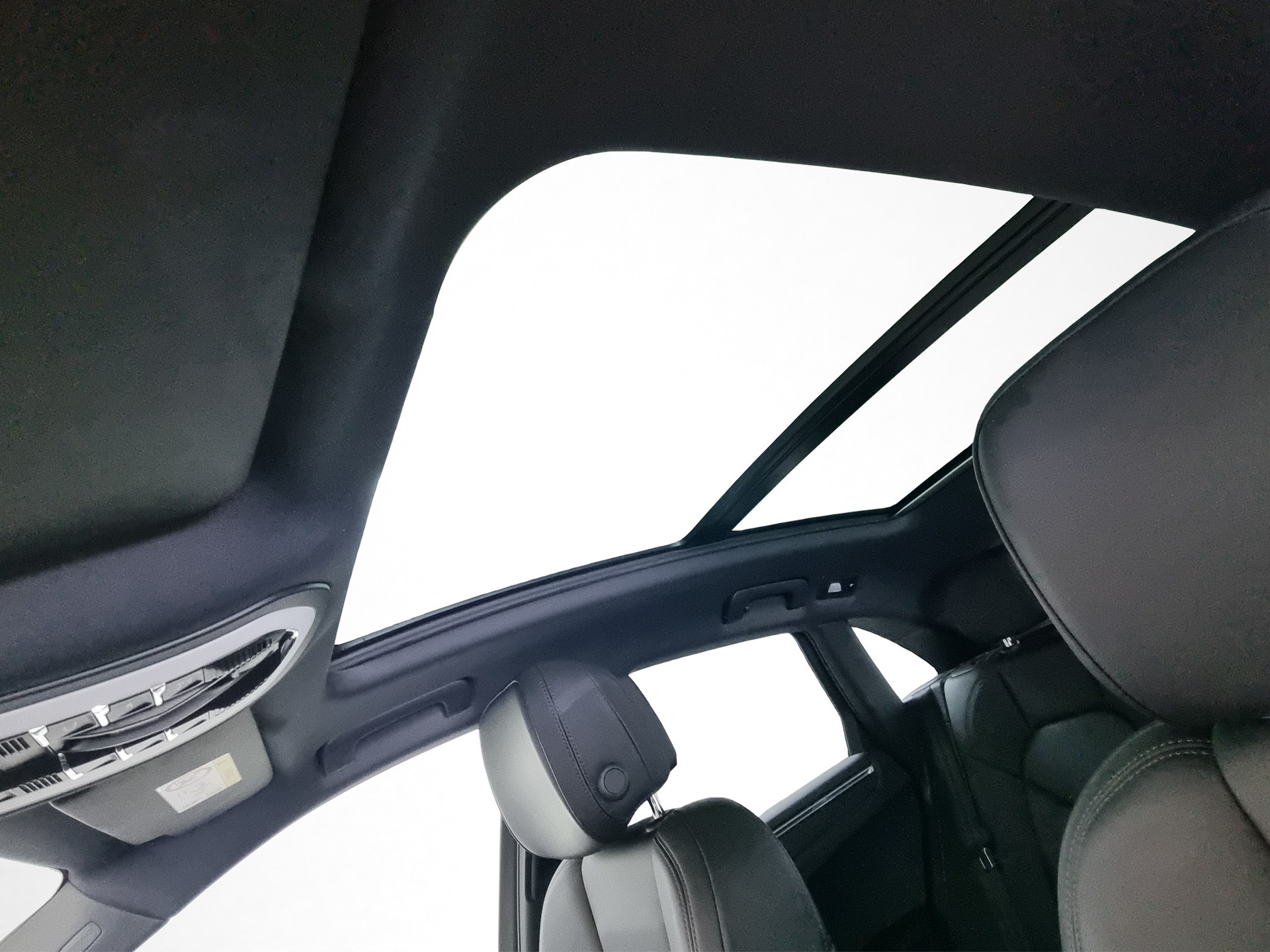 PORSCHE Macan 2.0 T-image-12