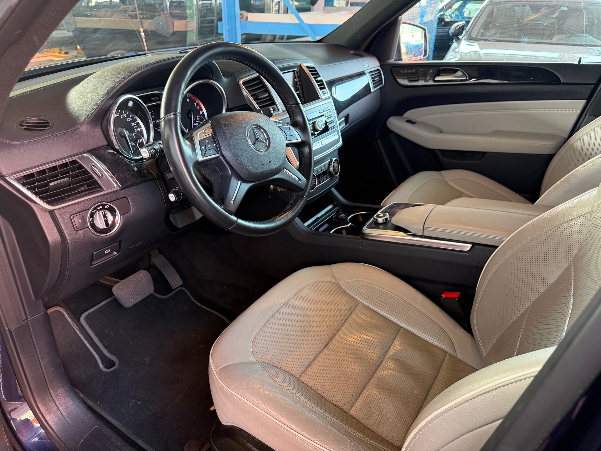 MERCEDES-BENZ ML 350 BlueEfficiency Edition 4Matic 7G-Tronic-image-7