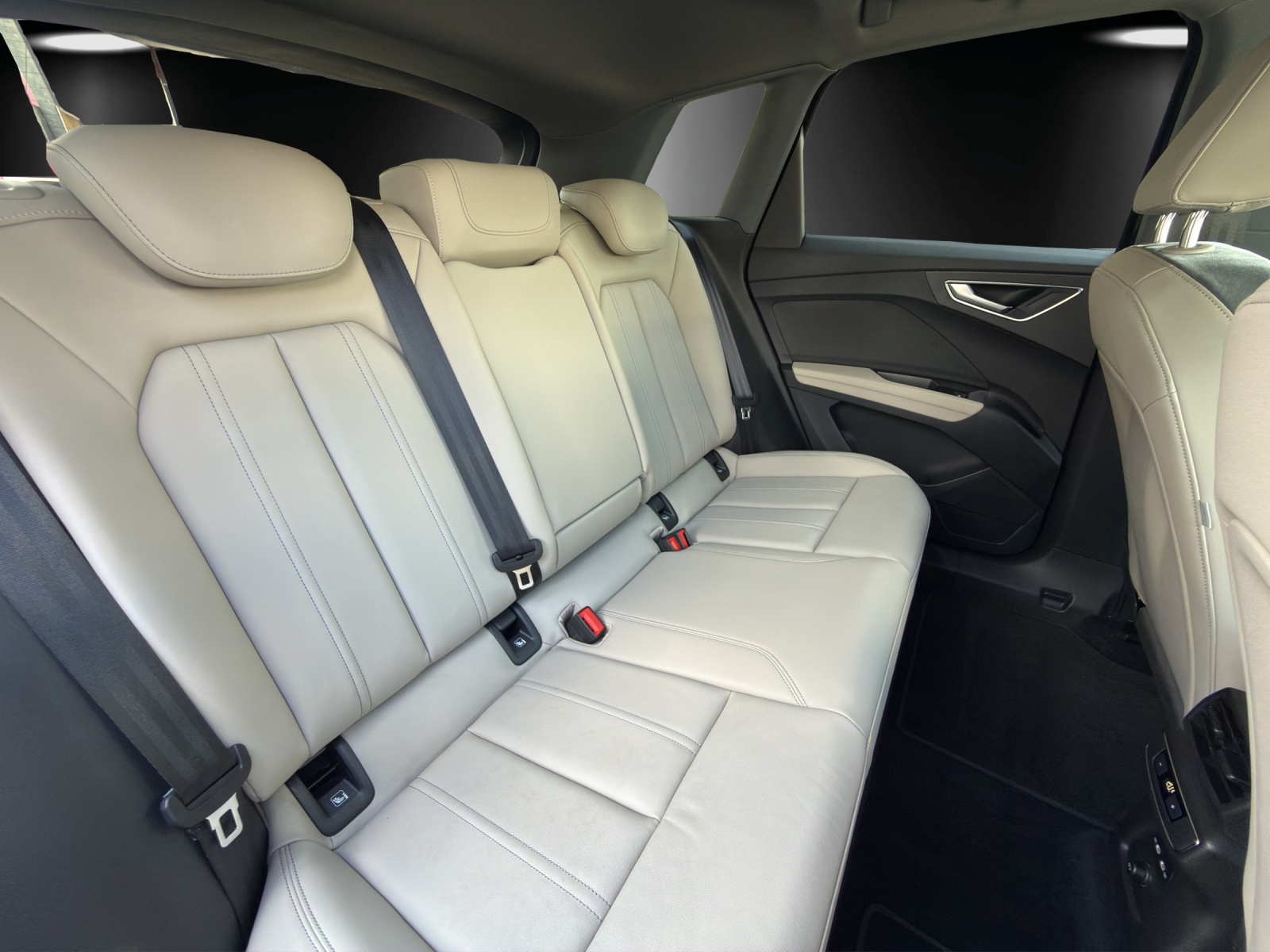 AUDI Q4 e-tron 40-image-7