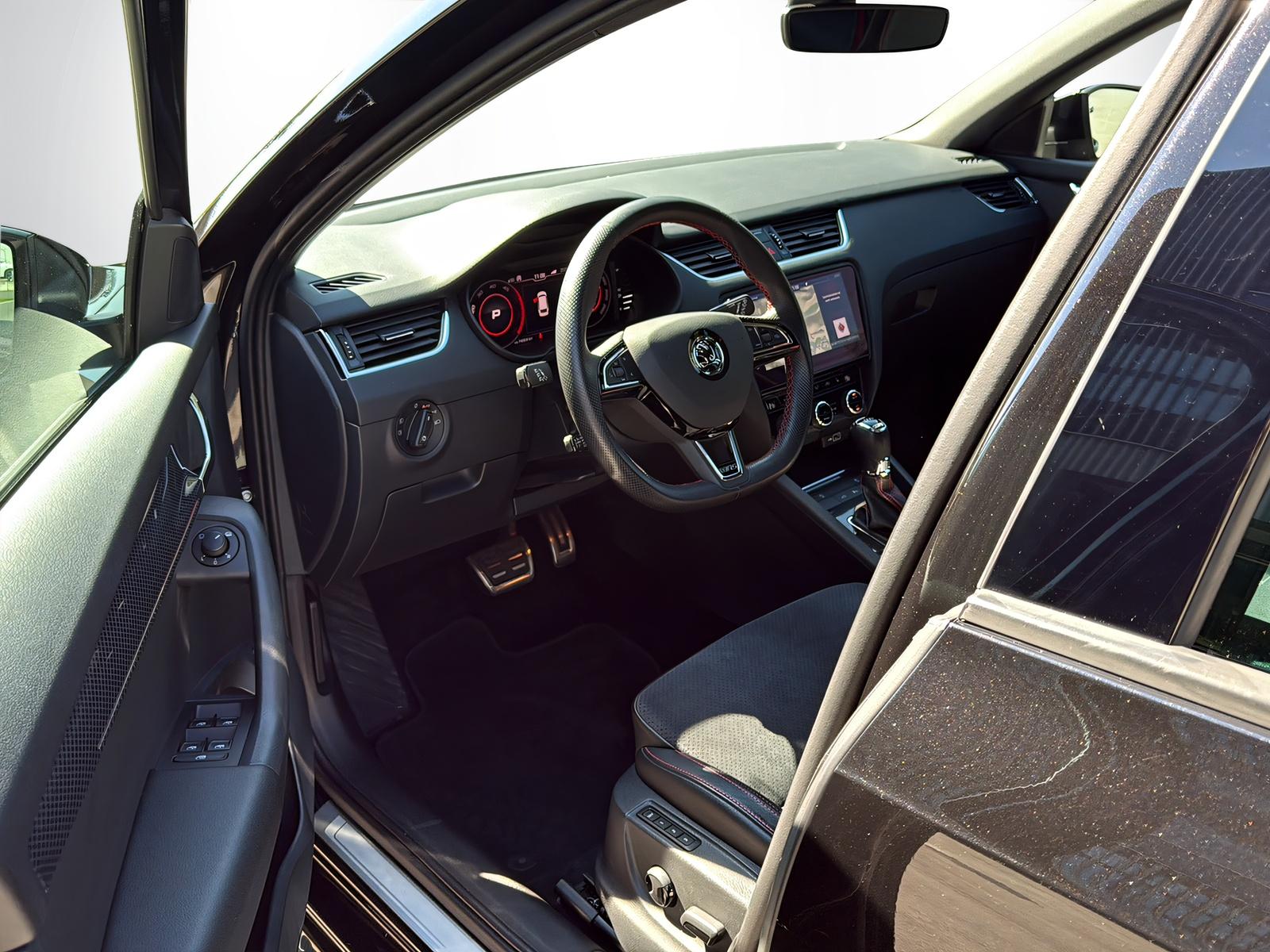 SKODA Octavia Combi 2.0 TDI 184 RS 60 4x4 DSG-image-7