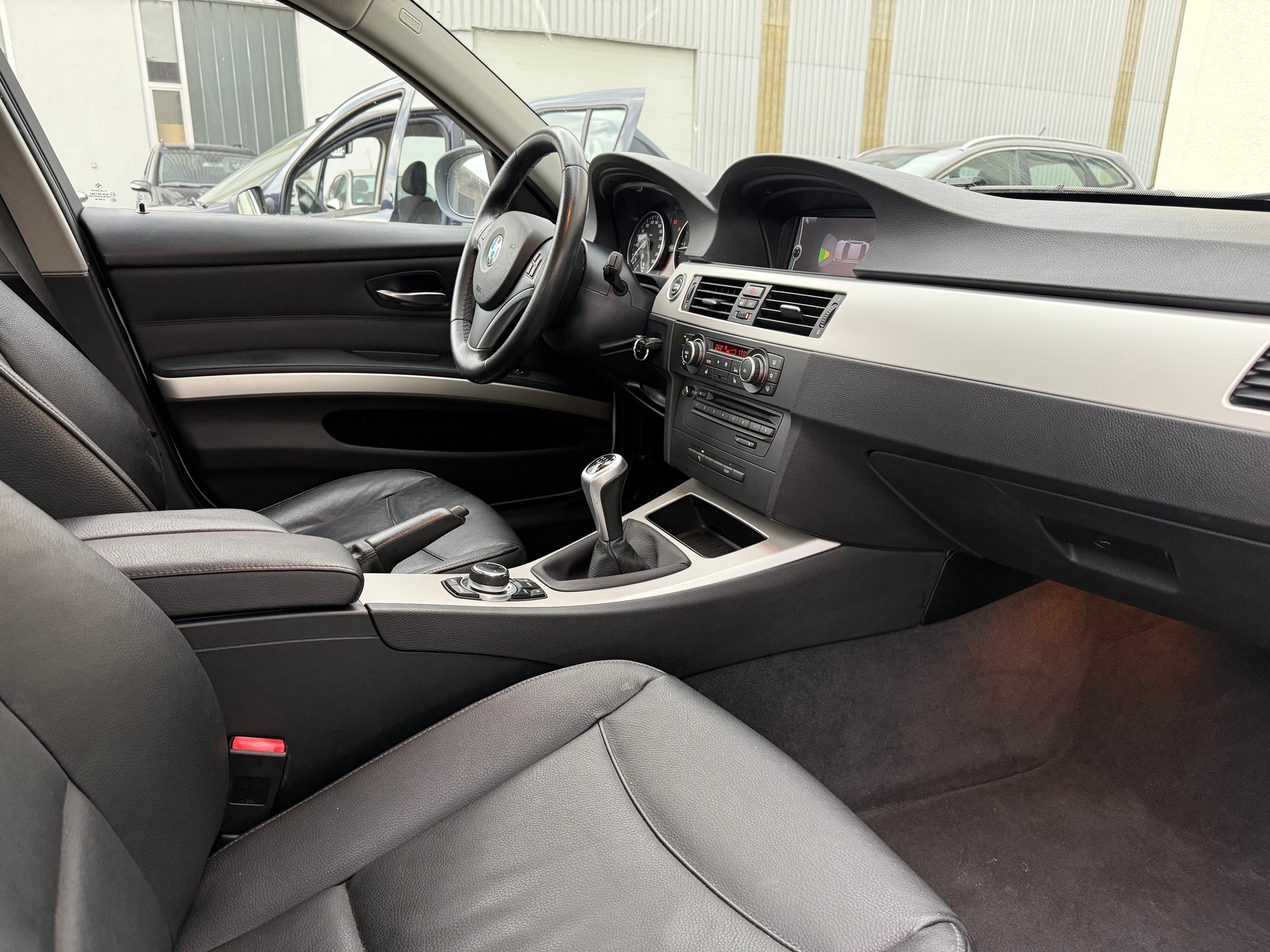 BMW 320d Dynamic Edition-image-5