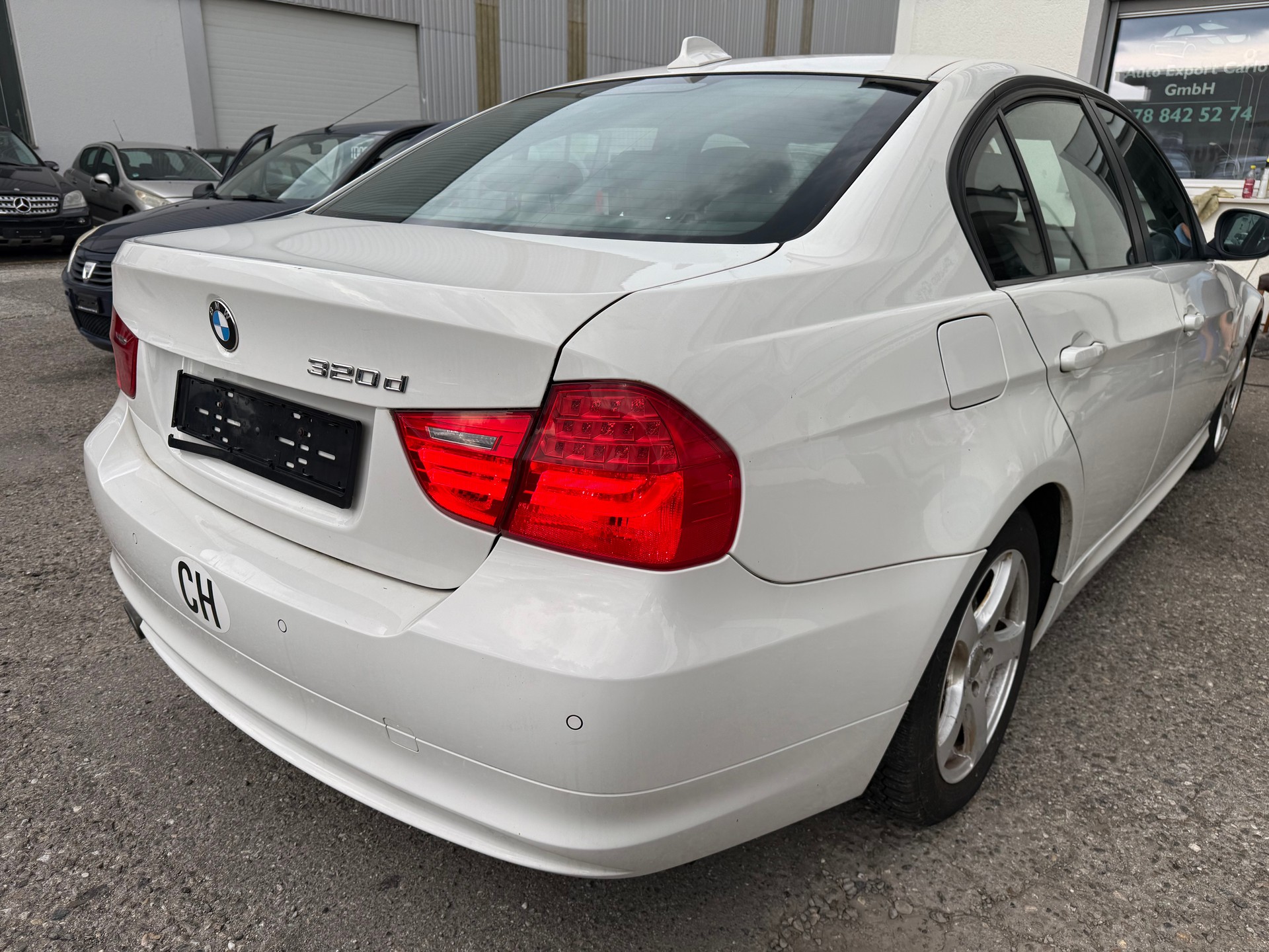 BMW 320d Dynamic Edition-image-12