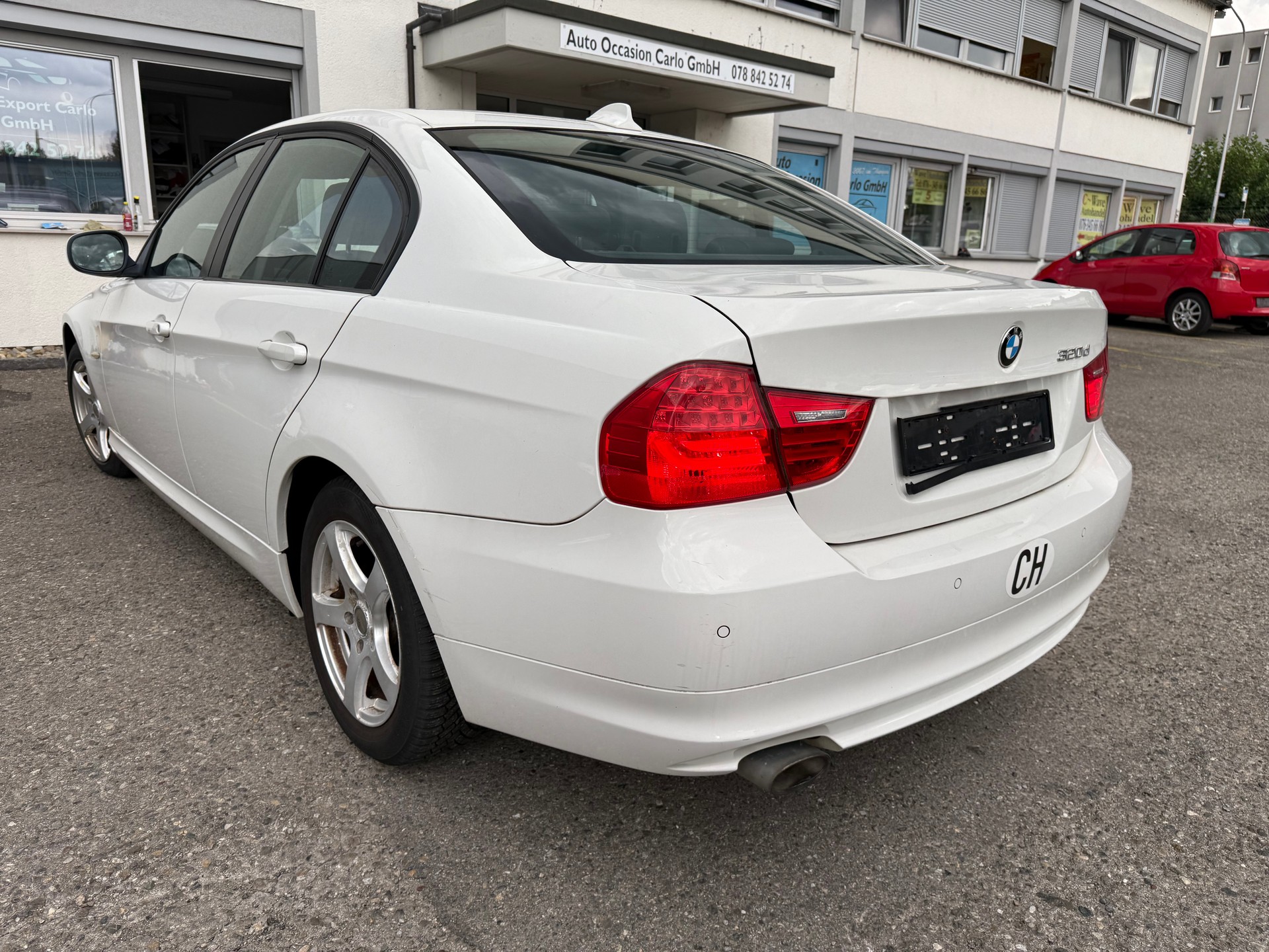 BMW 320d Dynamic Edition-image-13