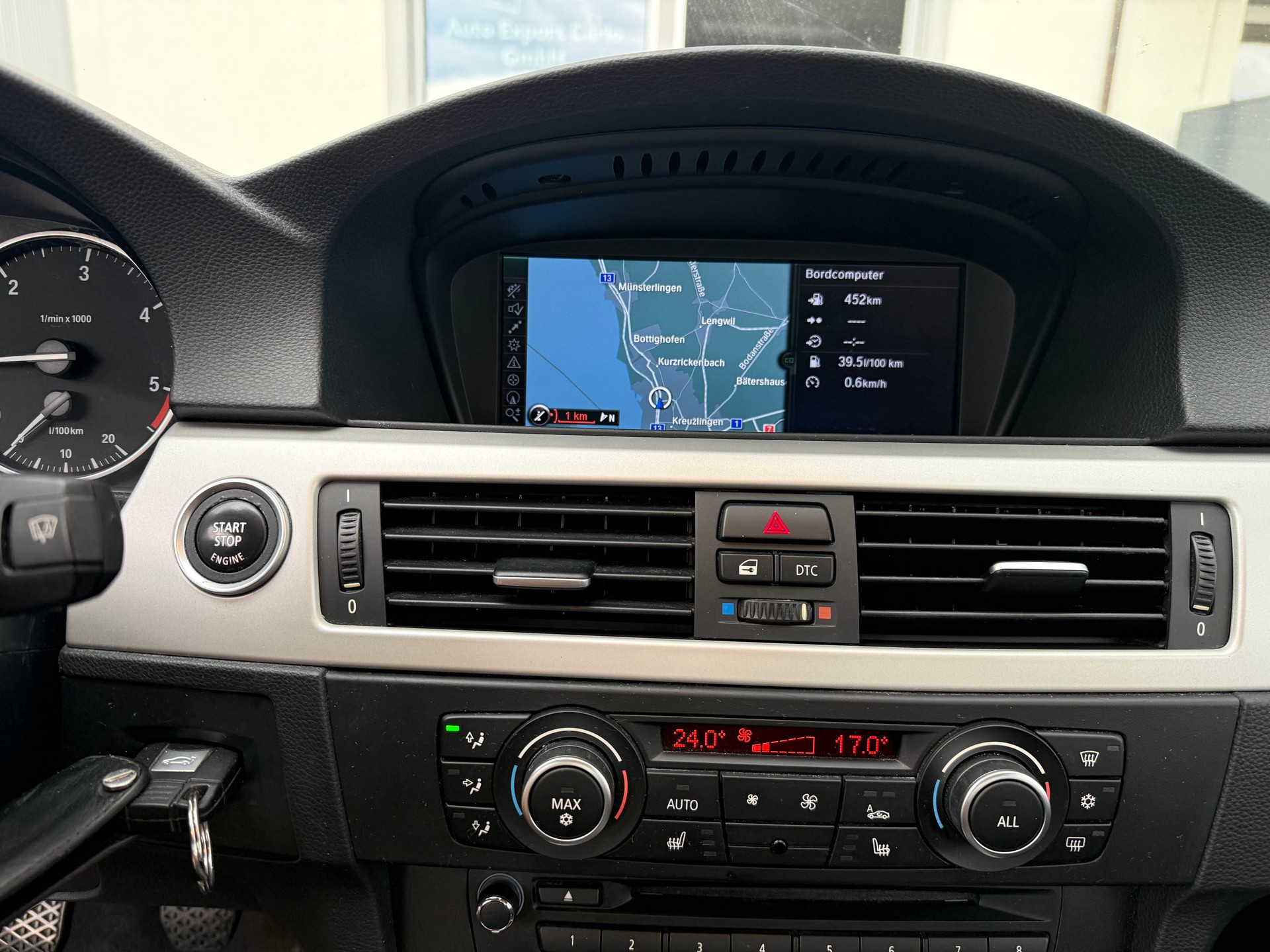 BMW 320d Dynamic Edition-image-8