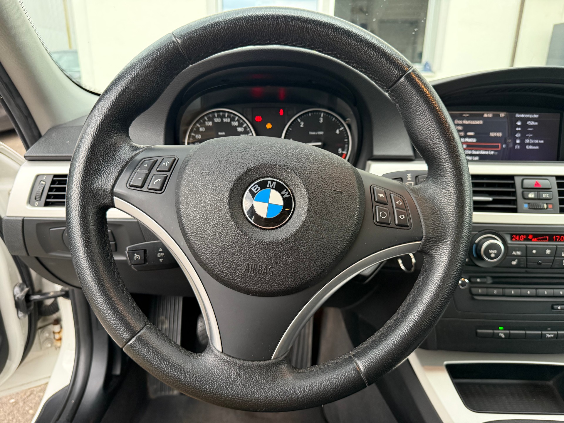 BMW 320d Dynamic Edition-image-11