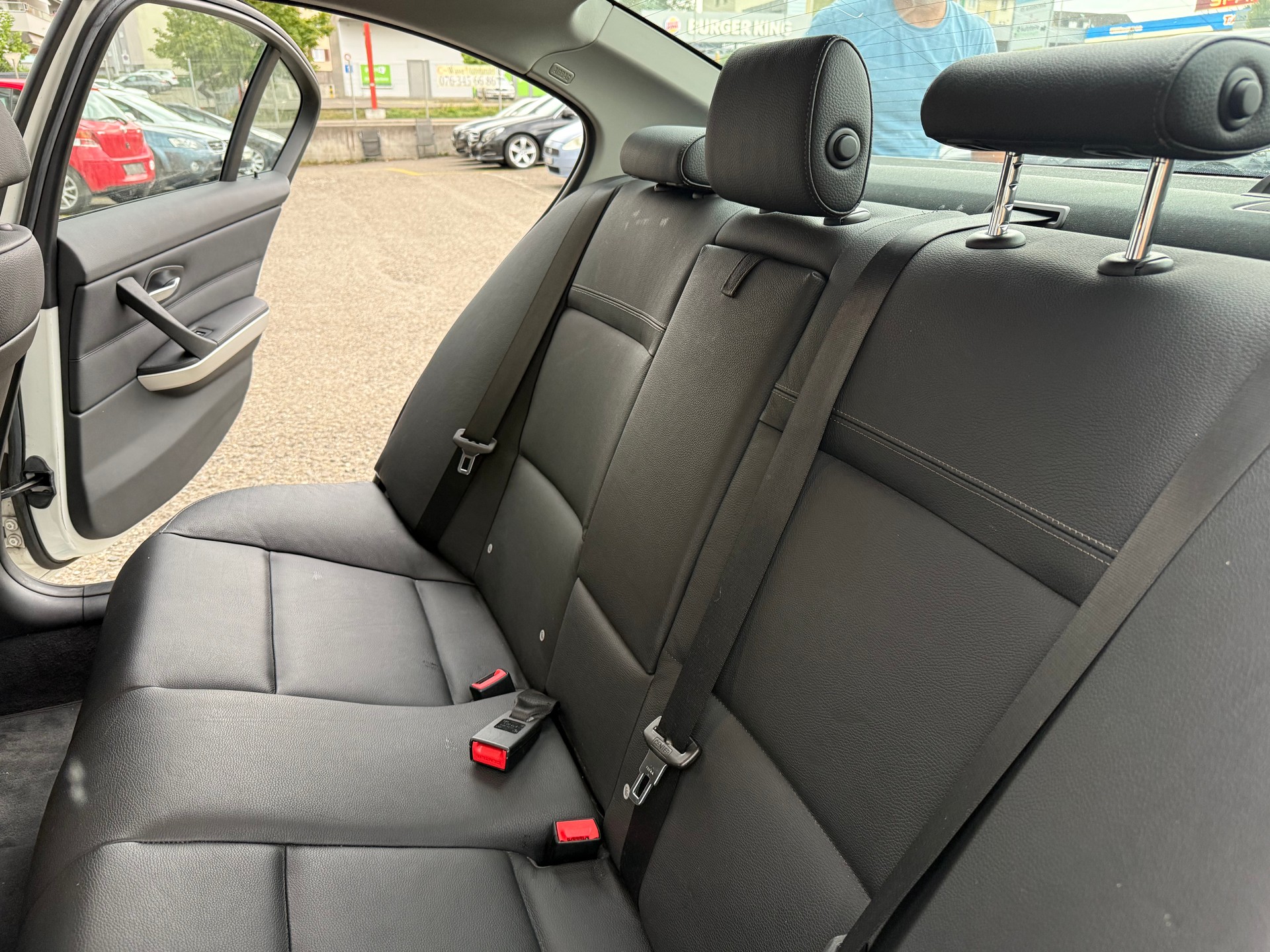 BMW 320d Dynamic Edition-image-10