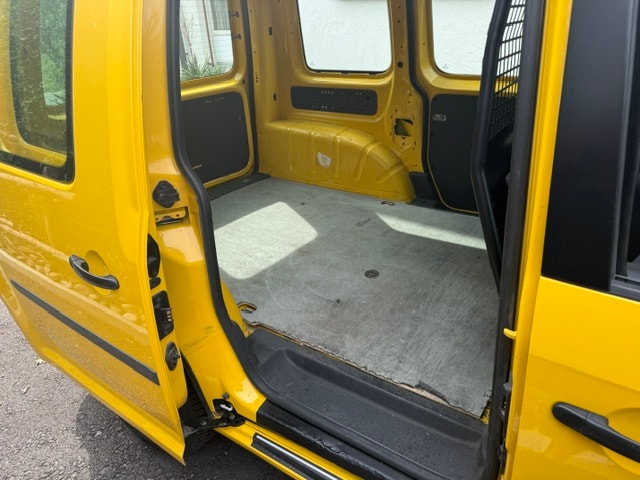 VW Caddy 1.0 TSI Entry BlueMotion Technology-image-8