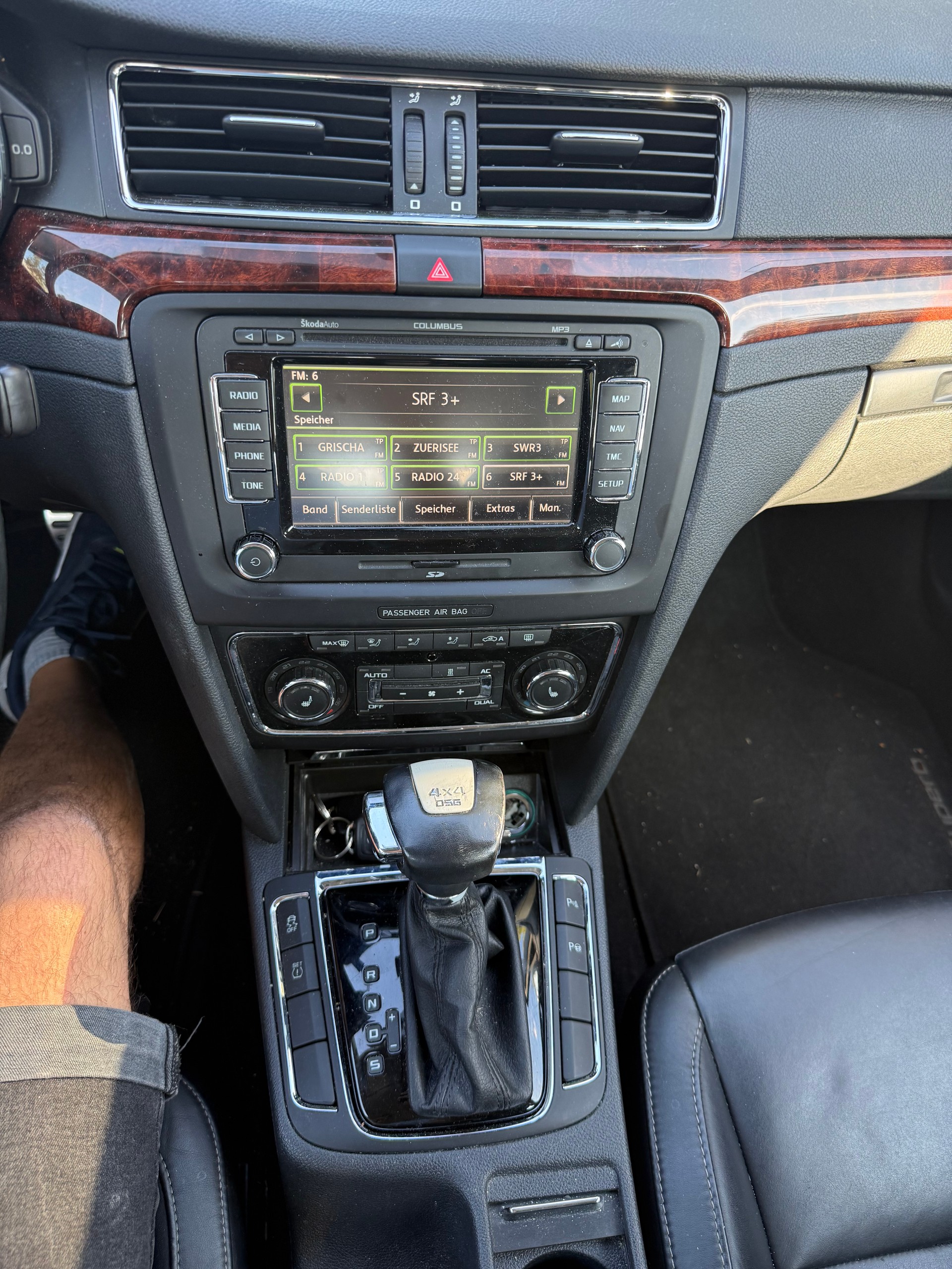 SKODA Superb 3.6 FSI Elegance 4x4 DSG-image-12
