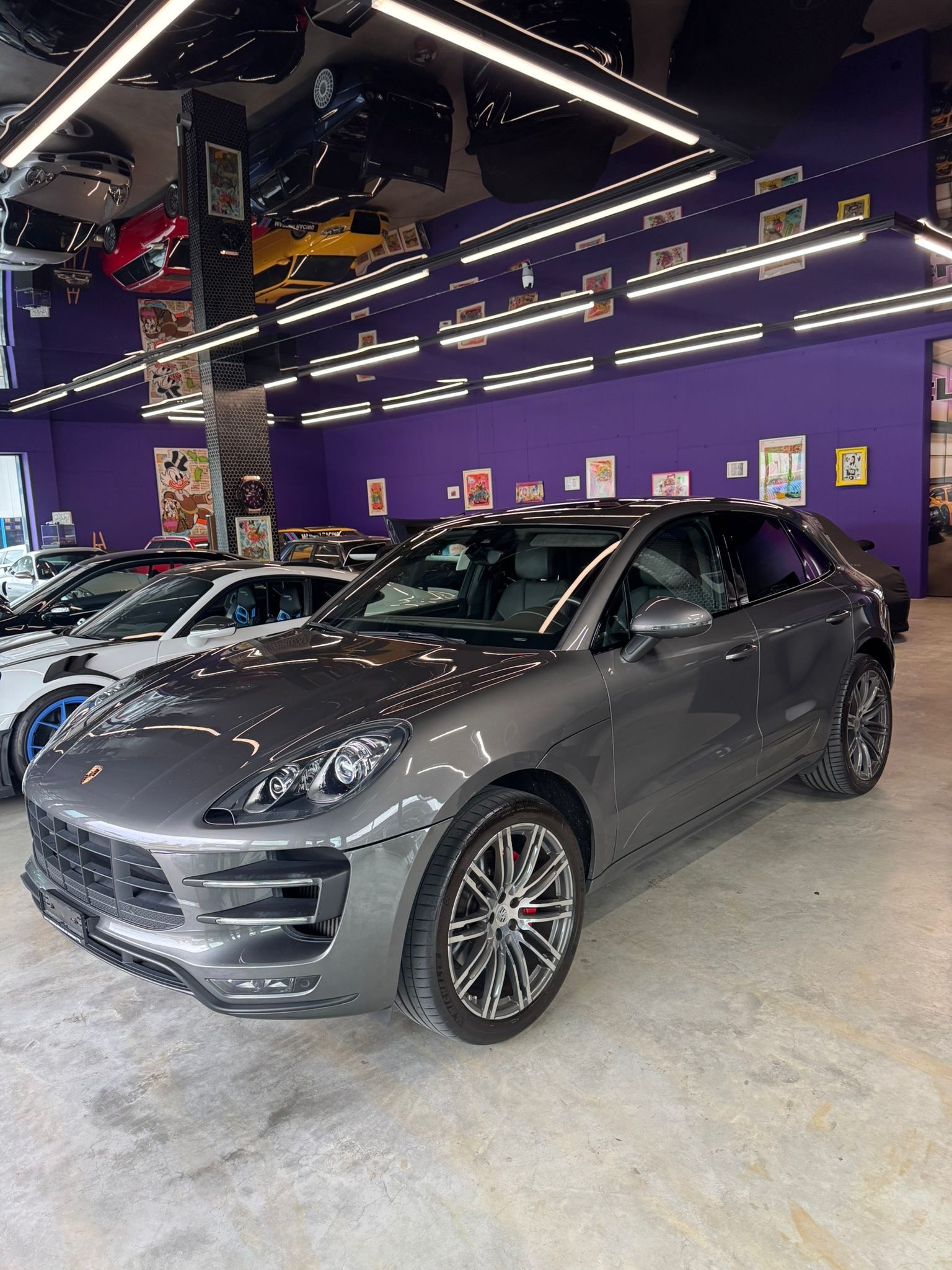 PORSCHE Macan Turbo PDK-showroom-element-2