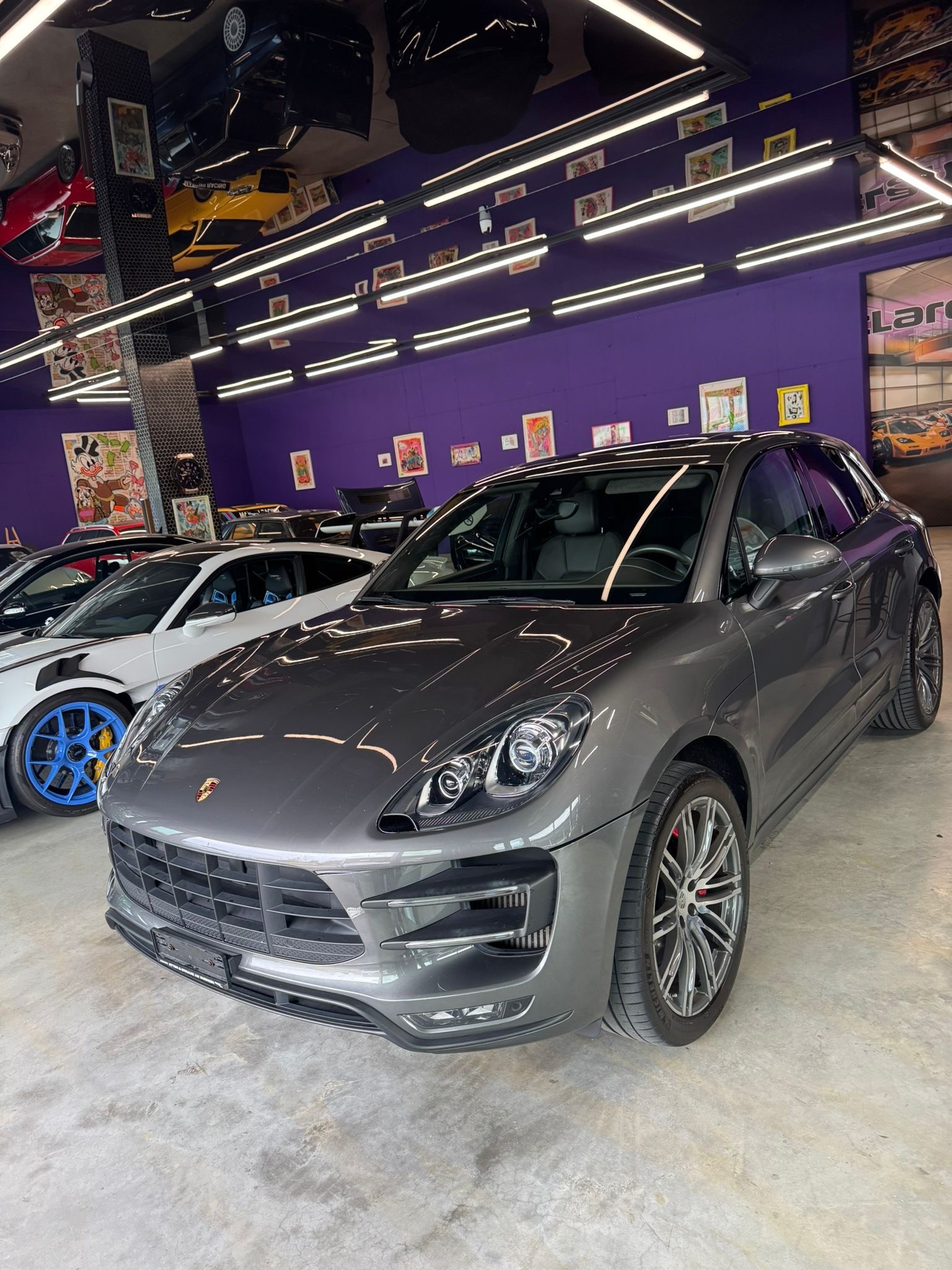 PORSCHE Macan Turbo PDK-showroom-element-1