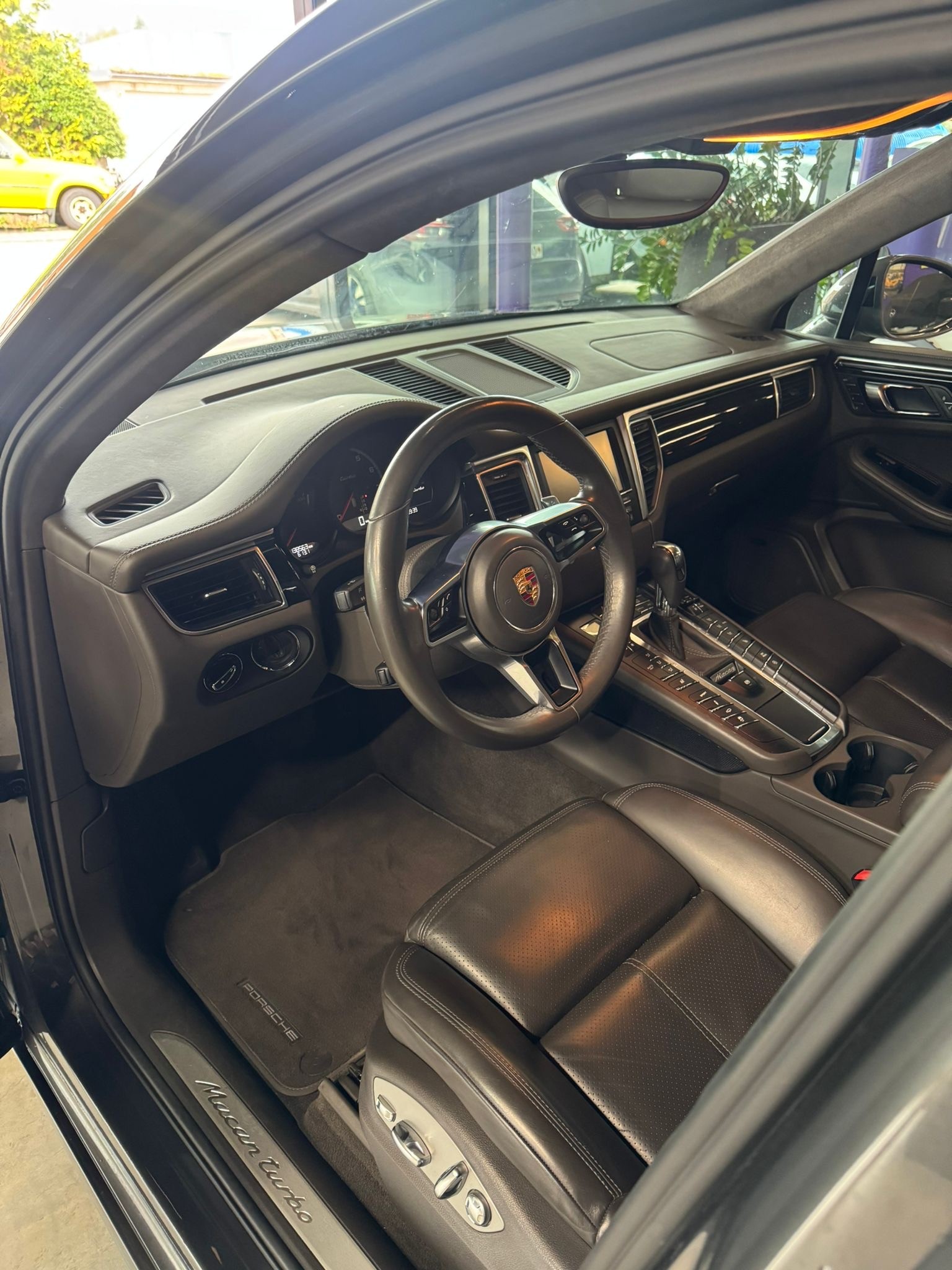 PORSCHE Macan Turbo PDK-image-7