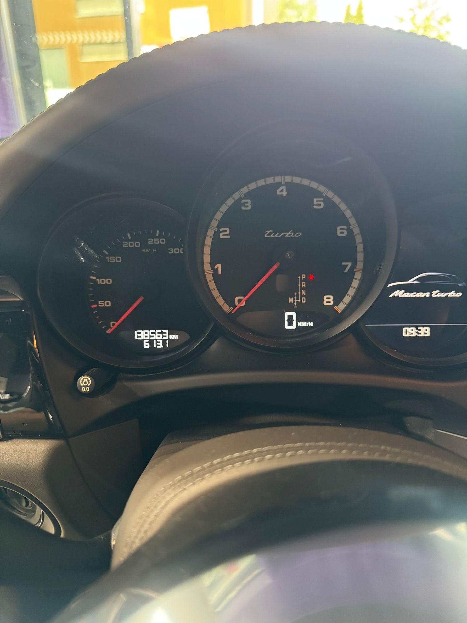 PORSCHE Macan Turbo PDK-image-5