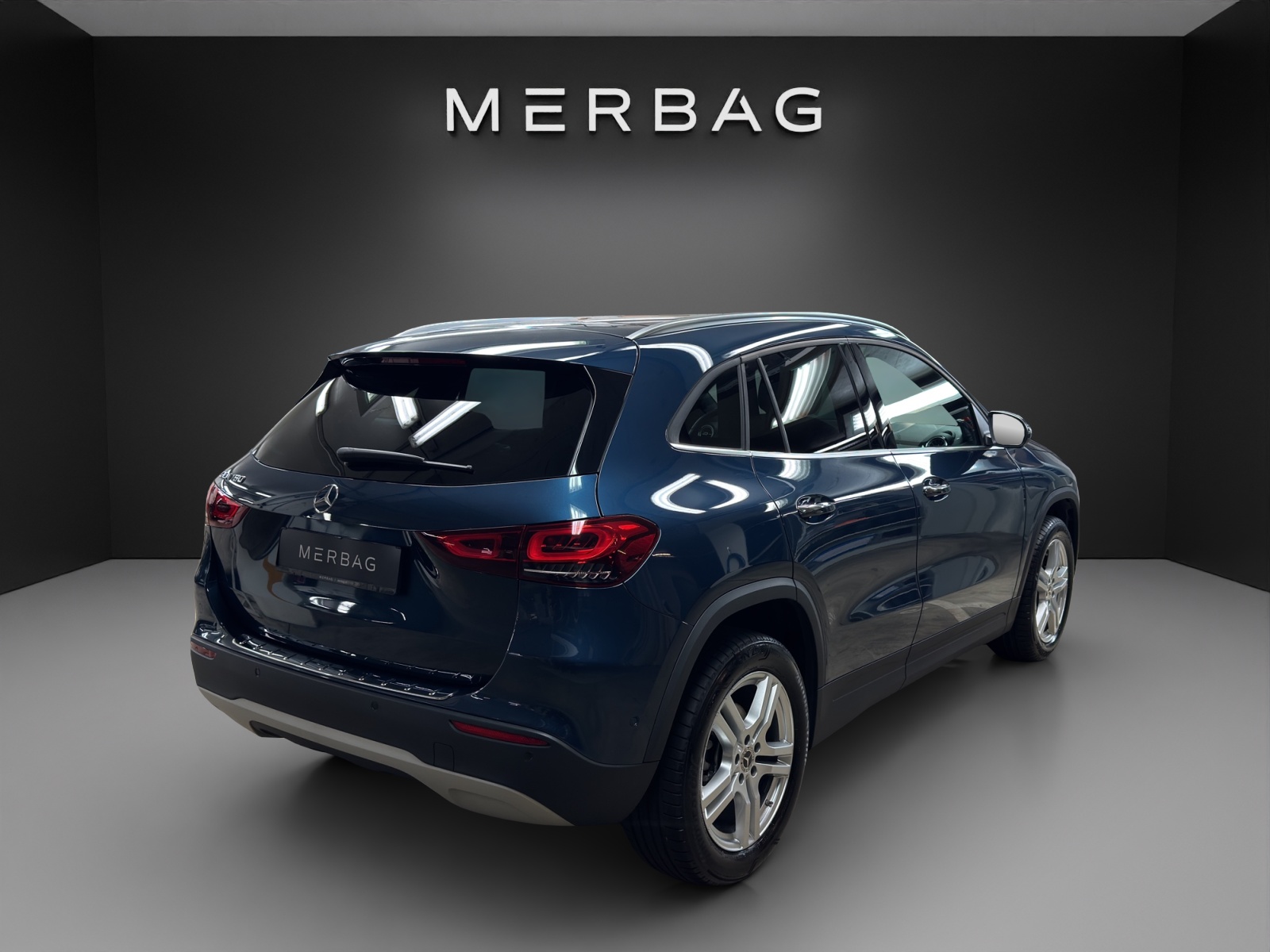 MERCEDES-BENZ GLA 180 Style 7G-DCT-image-4