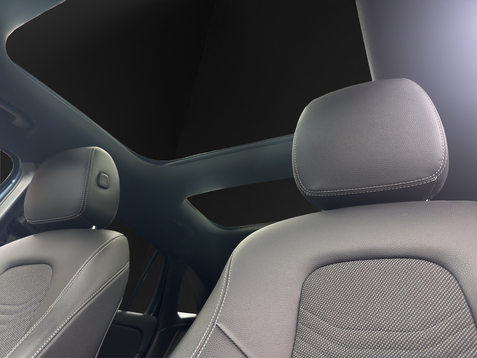 MERCEDES-BENZ GLA 180 Style 7G-DCT-image-13