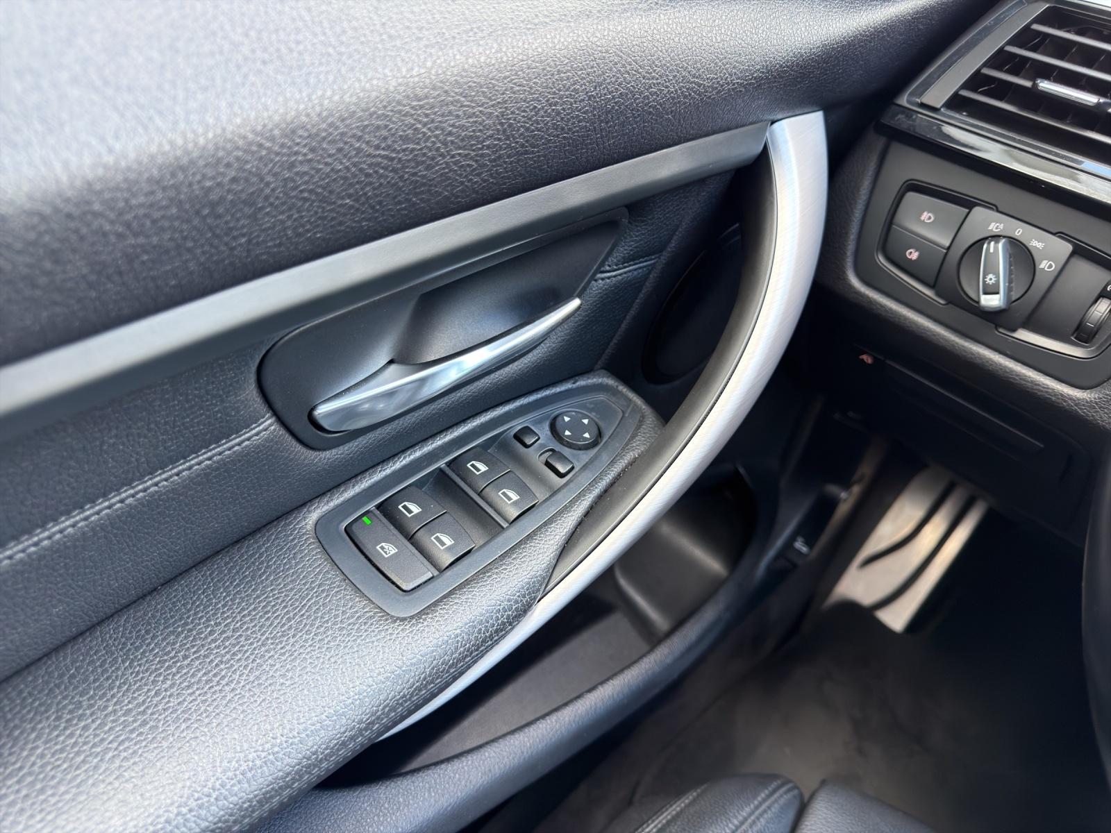 BMW 330d xDrive Touring M Sport Steptronic (CH)-image-15