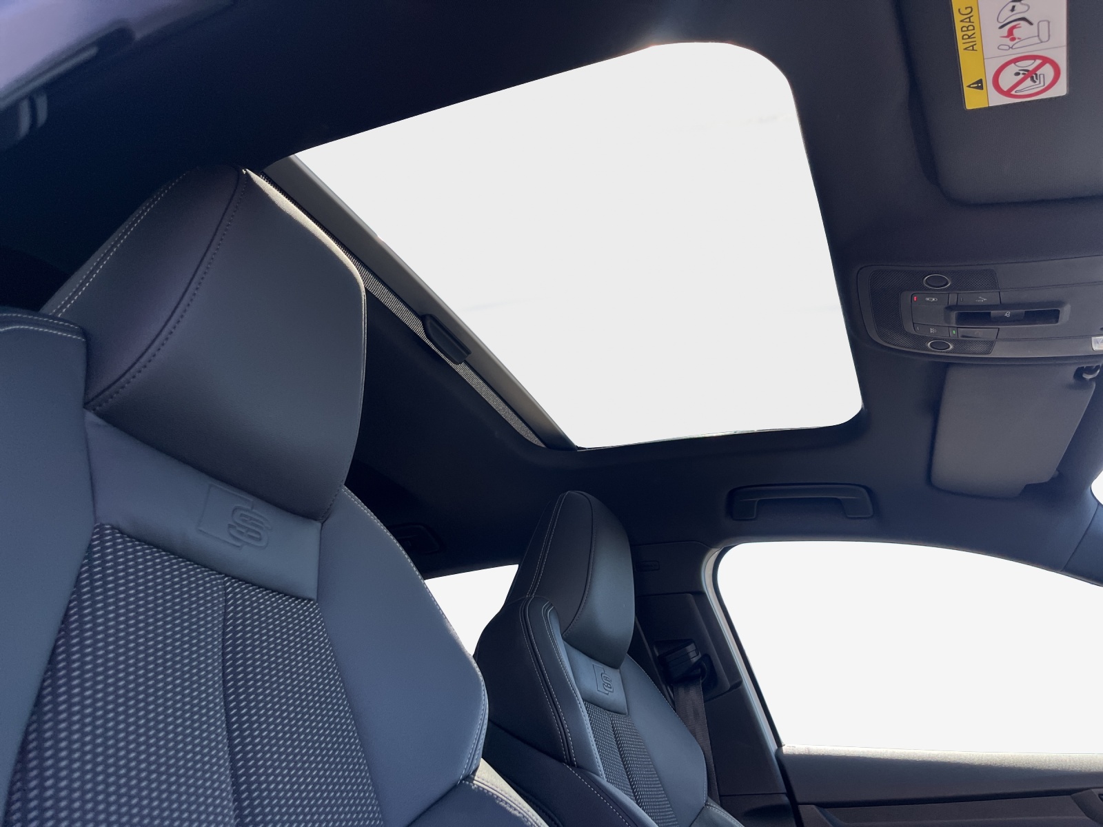 AUDI A3 Sportback 35 TFSI S line Attraction S-tronic-image-14