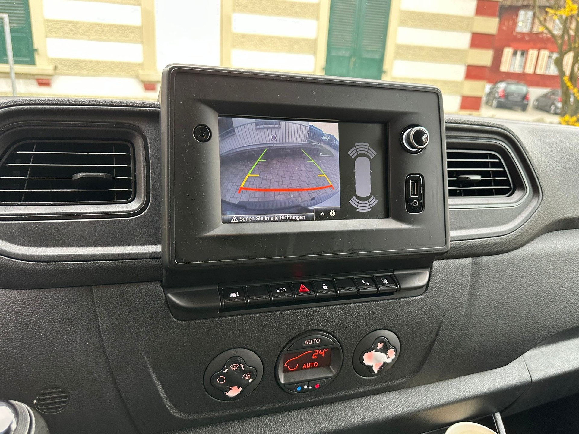 NISSAN INTERSTAR-image-9