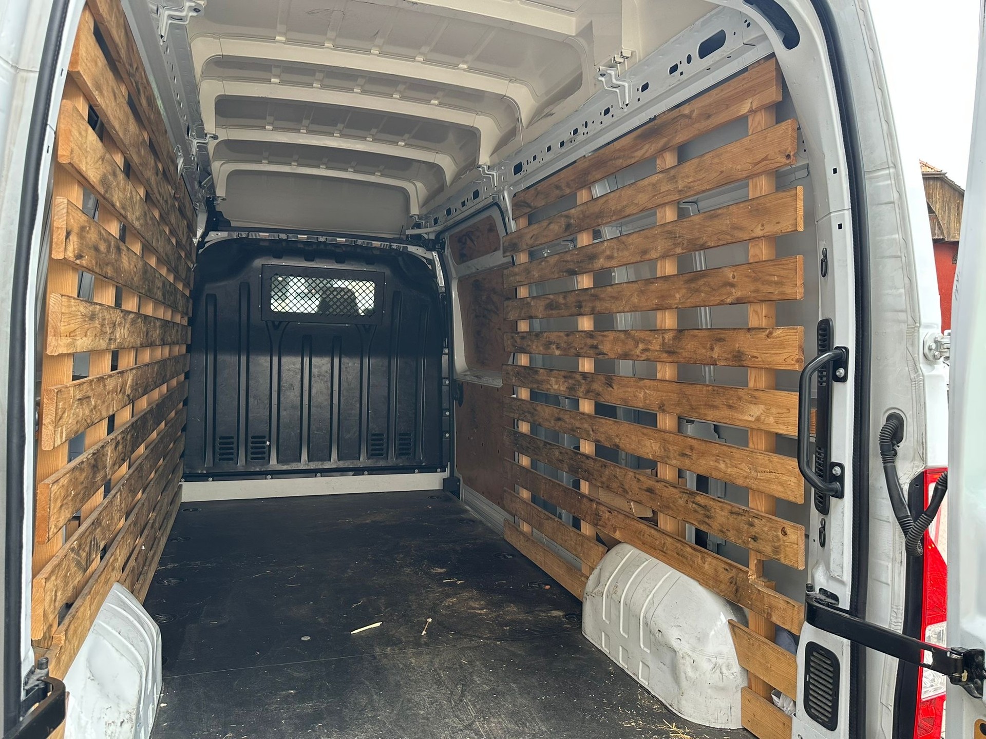 NISSAN INTERSTAR-image-7