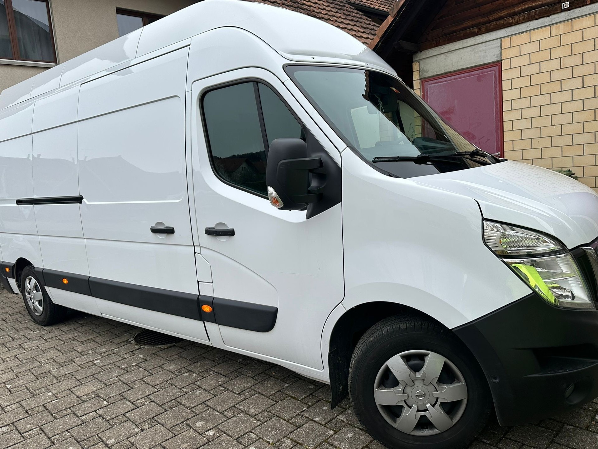 NISSAN INTERSTAR-image-0