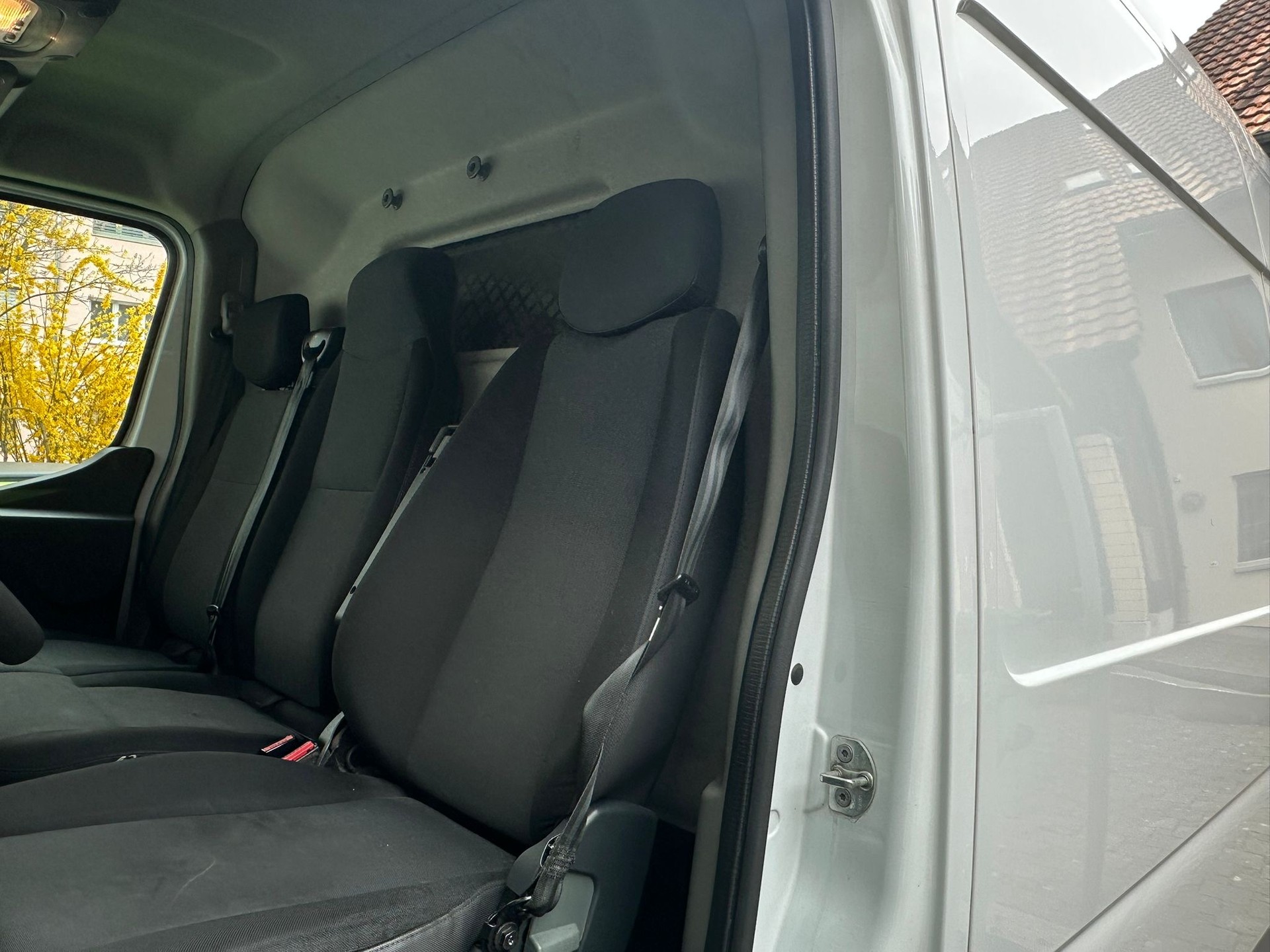 NISSAN INTERSTAR-image-11