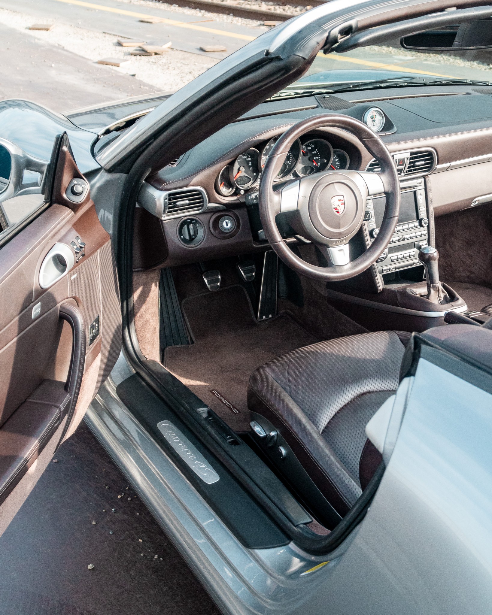 PORSCHE Carrera 4S-image-15