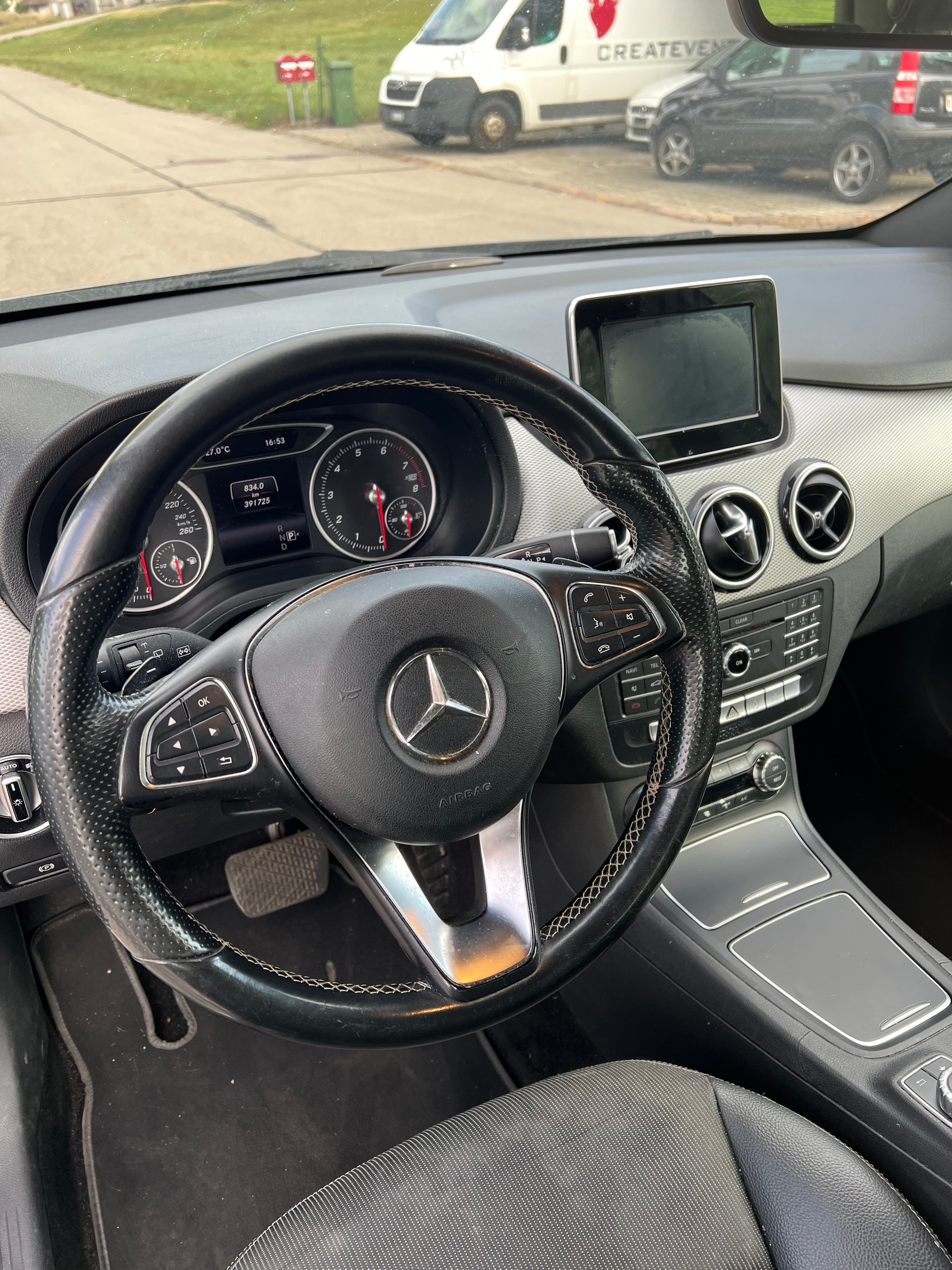 MERCEDES-BENZ B 200 AMG Line 7G-DCT-image-5