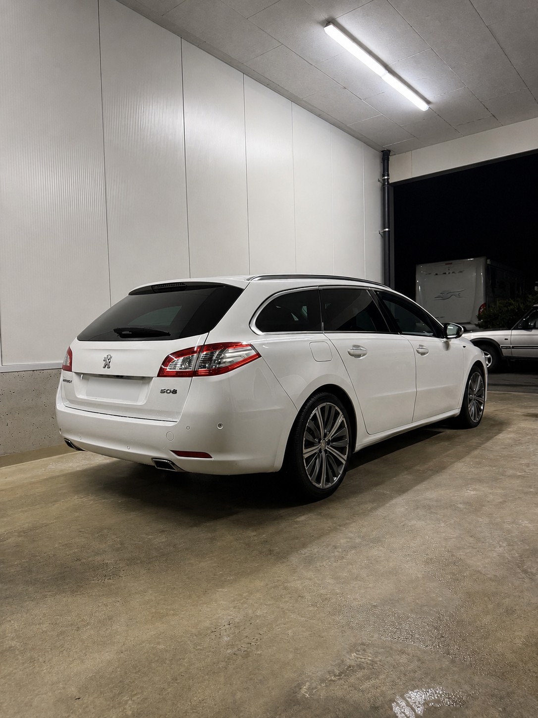 PEUGEOT 508 SW 2.0 BlueHDi GT EAT6-image-2