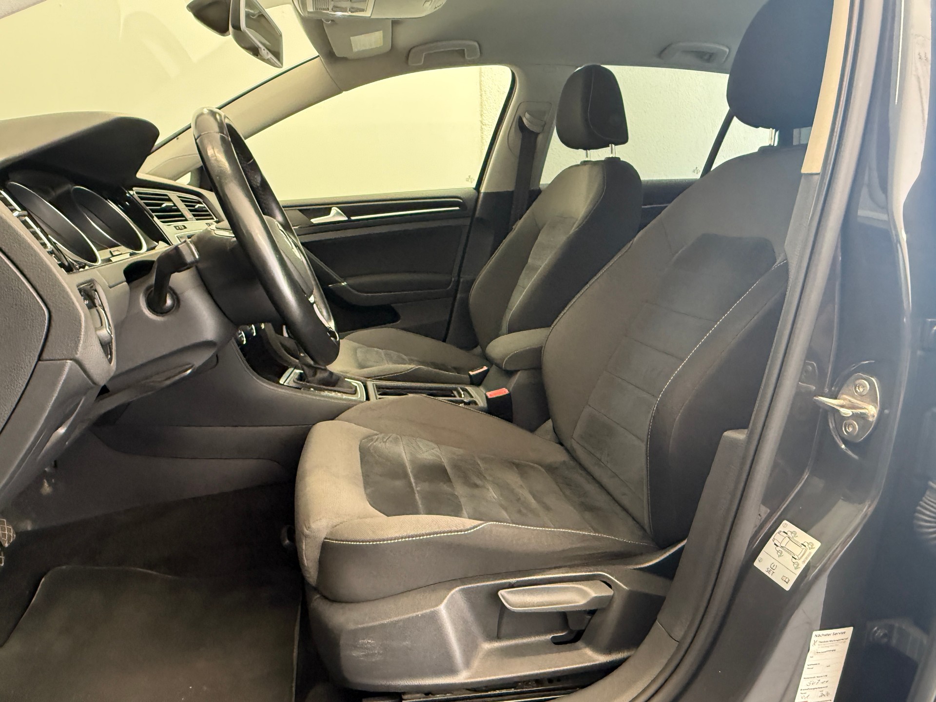 VW Golf 2.0 TDI Highline DSG Rückfahrkamera Ab 240.- pro Monat-image-9