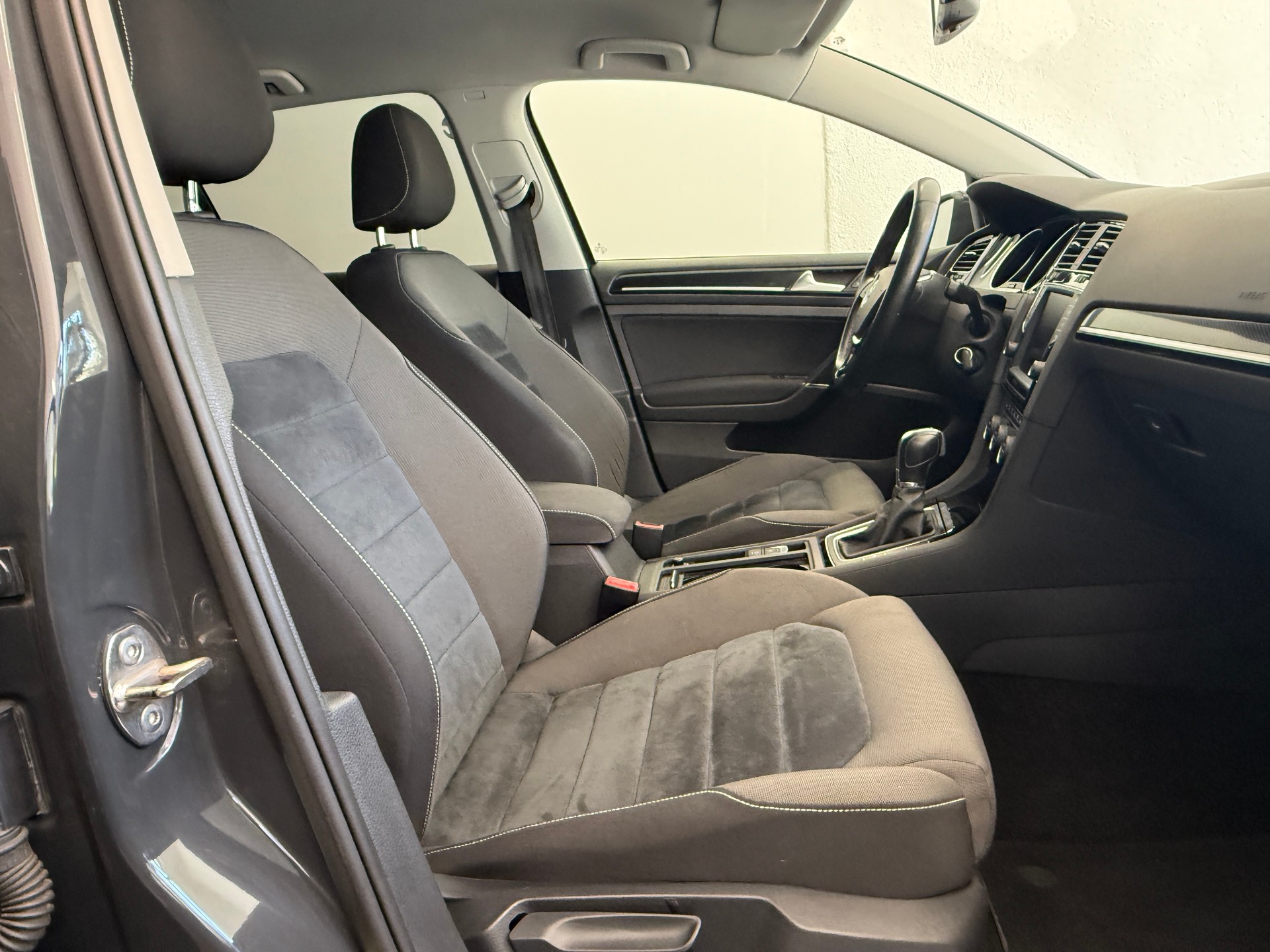 VW Golf 2.0 TDI Highline DSG Rückfahrkamera Ab 240.- pro Monat-image-11