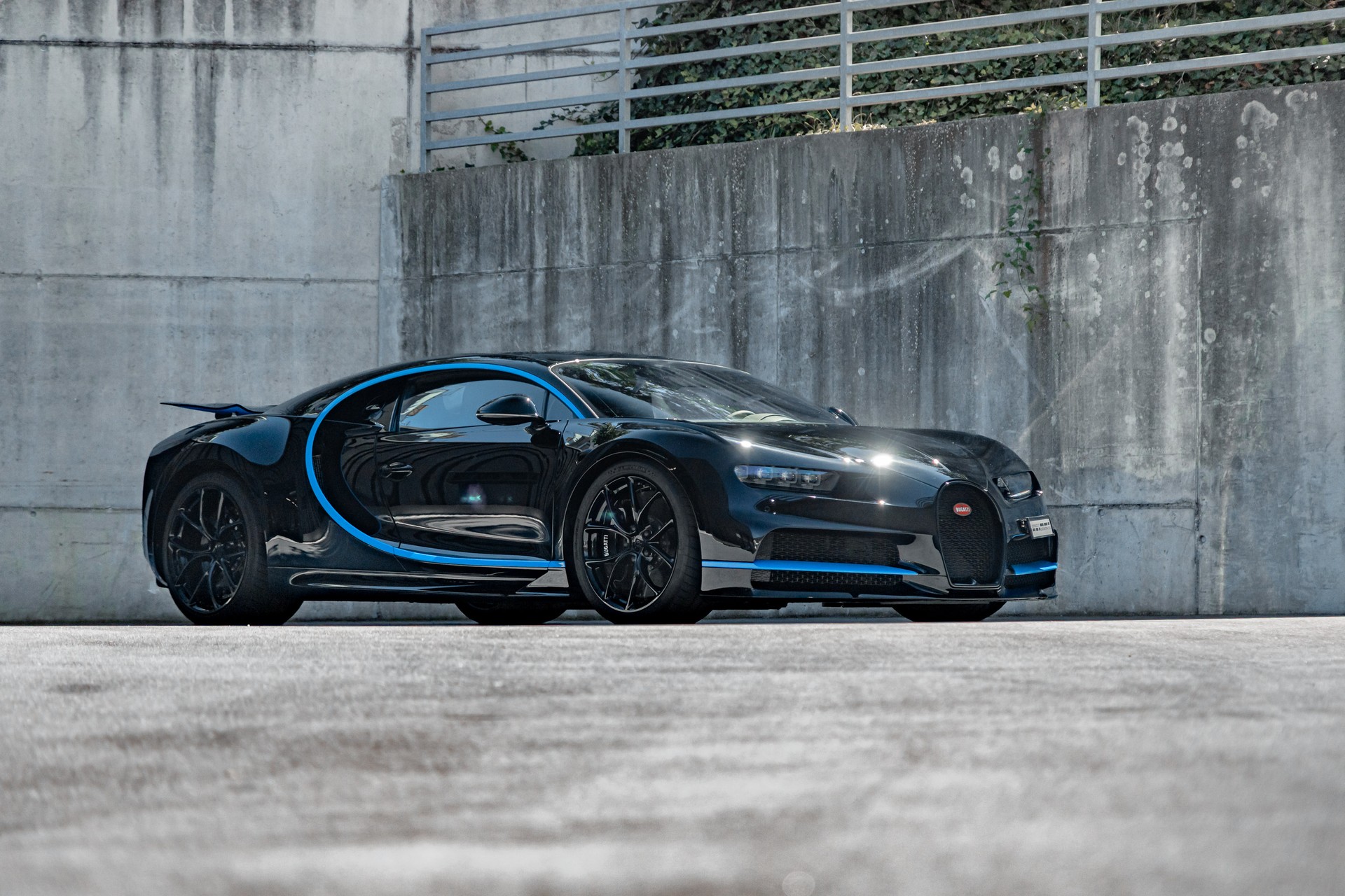 BUGATTI CHIRON-image-3