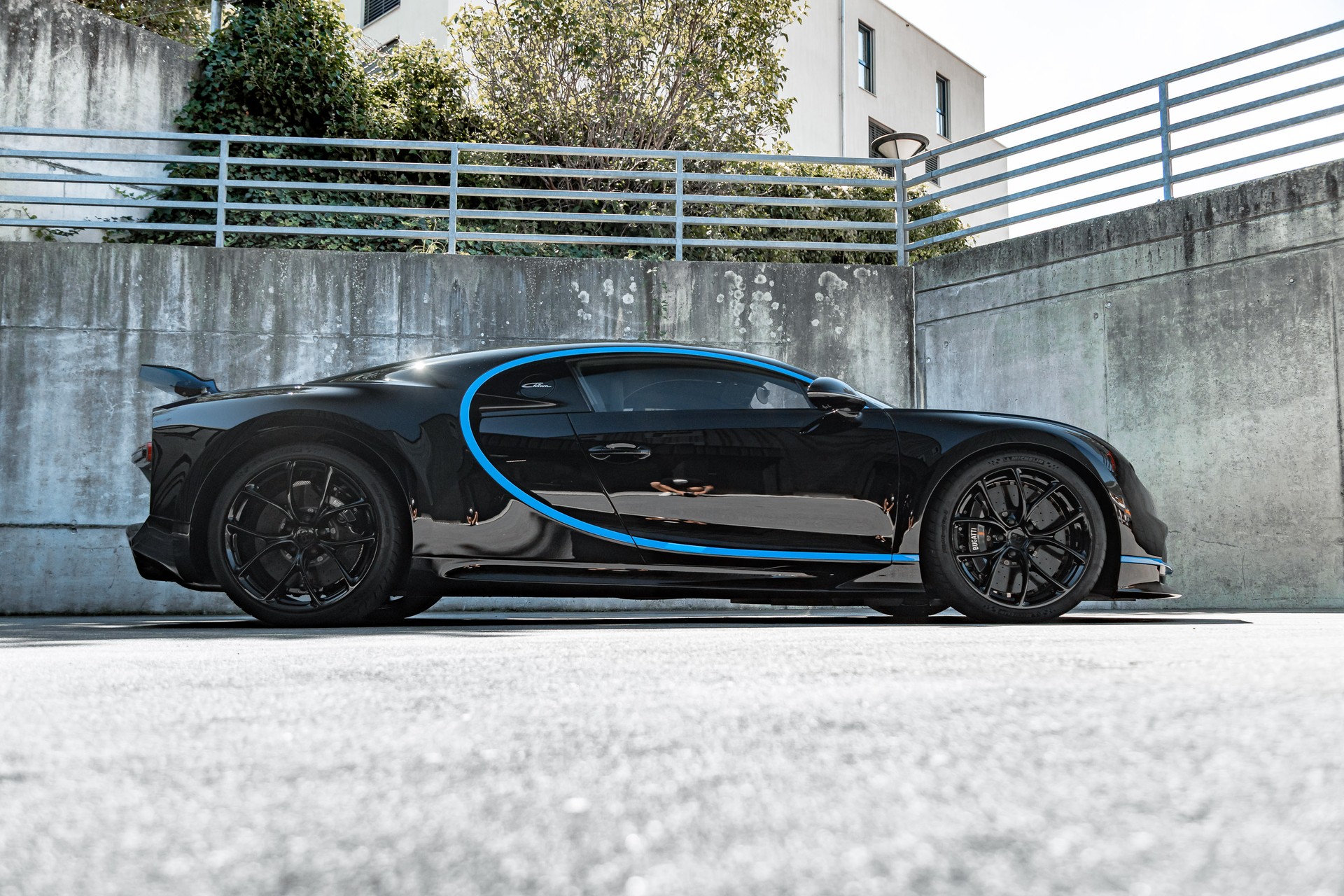 BUGATTI CHIRON-image-0