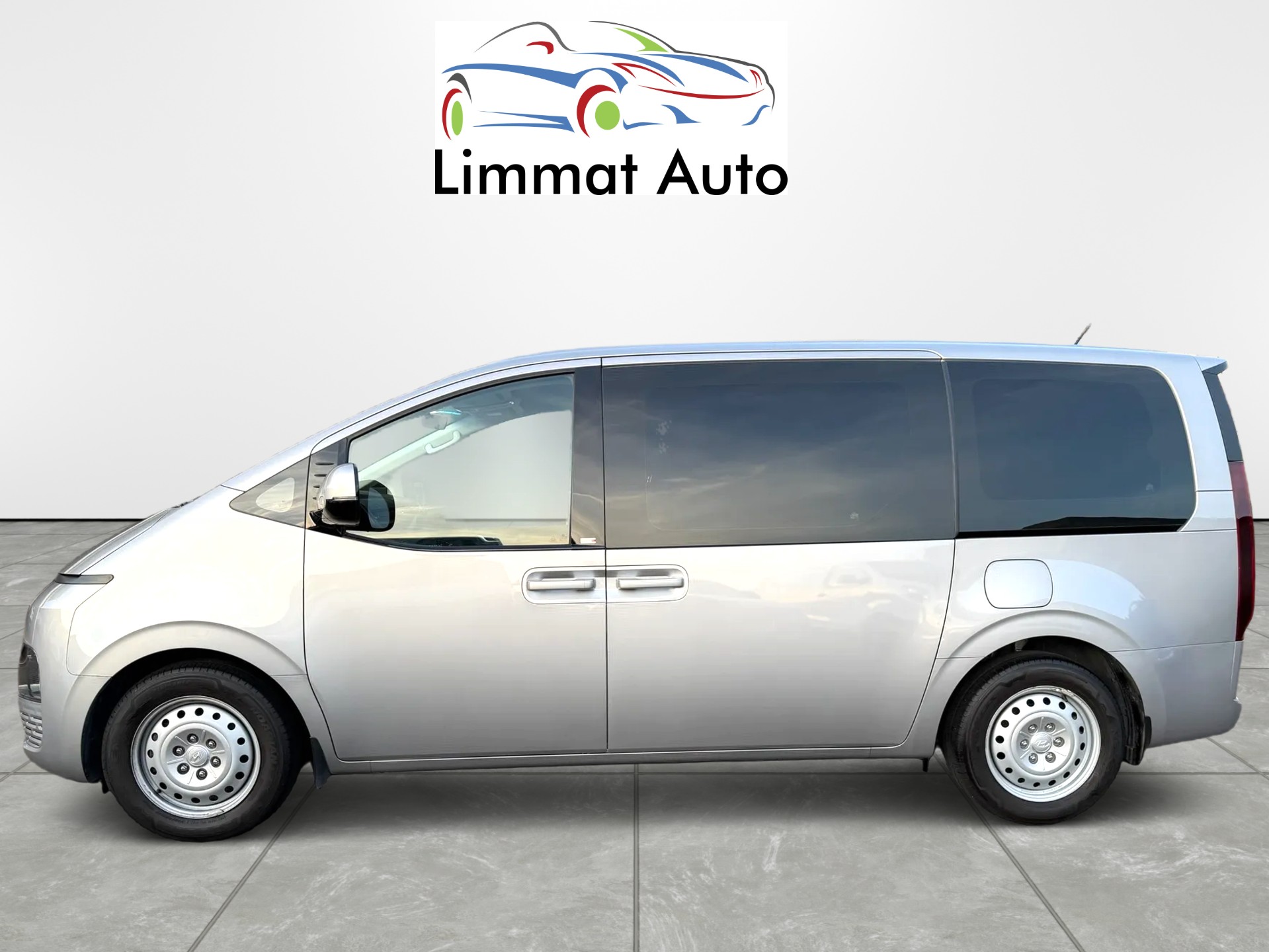 HYUNDAI Staria Premium 2.2 CRDi Amplia 4WD A-image-3