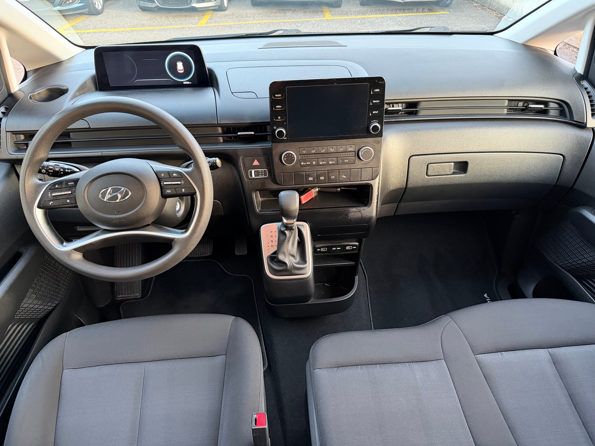 HYUNDAI Staria Premium 2.2 CRDi Amplia 4WD A-image-9
