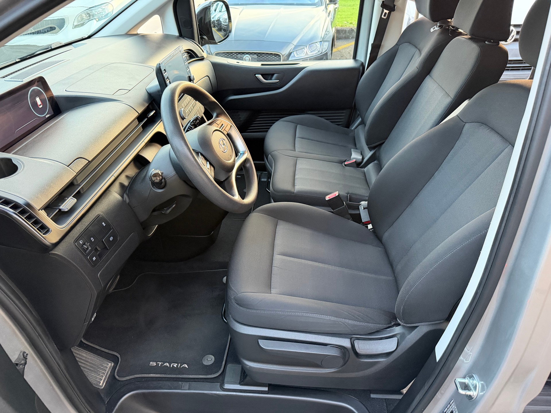 HYUNDAI Staria Premium 2.2 CRDi Amplia 4WD A-image-7