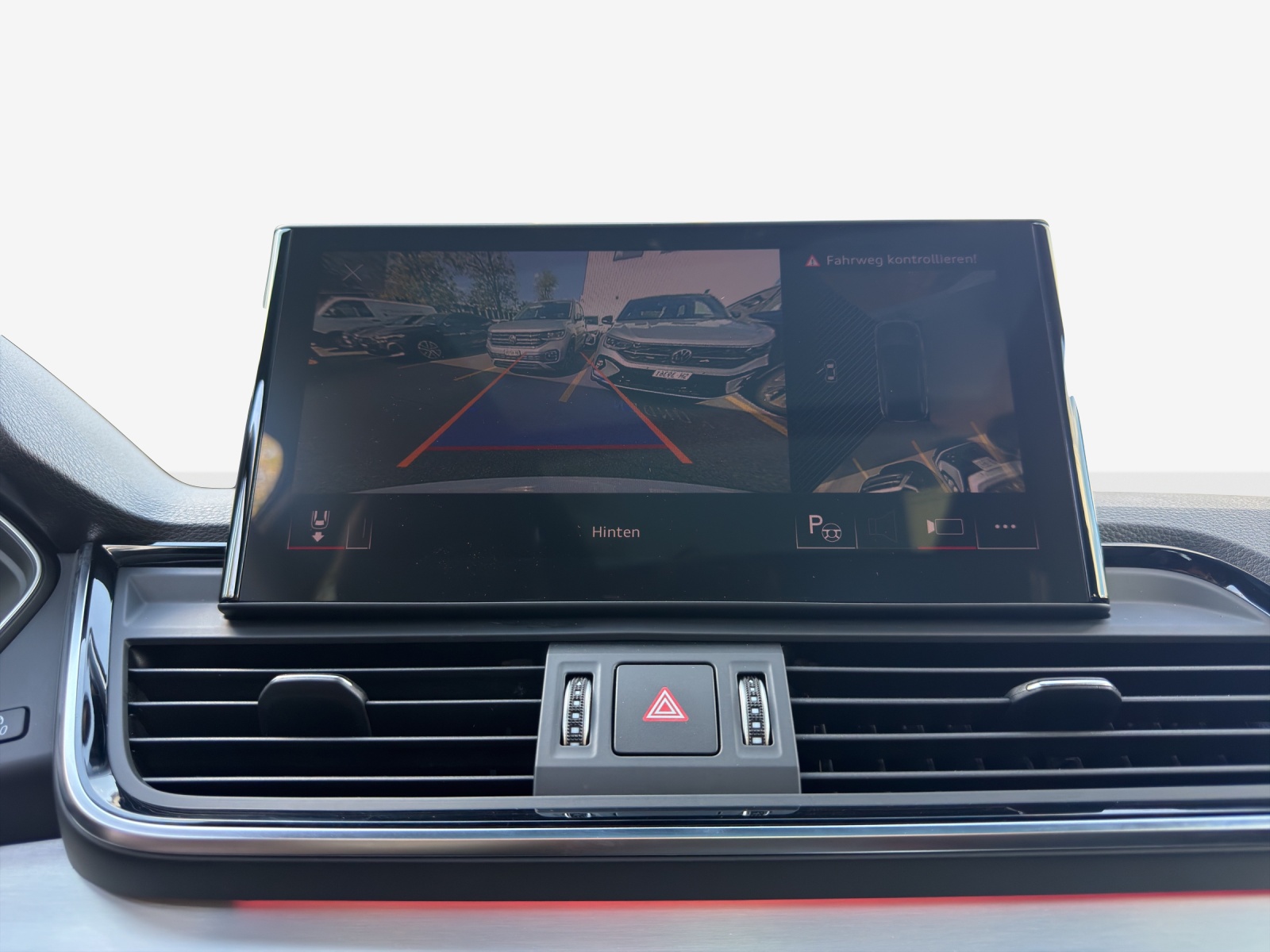 AUDI Q5 40 TDI Black Edition quattro S-tronic-image-14