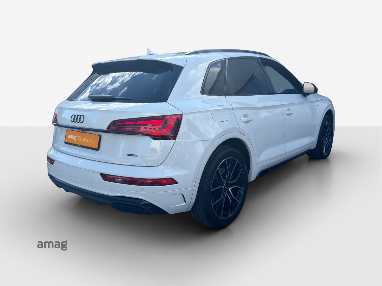 AUDI Q5 40 TDI Black Edition quattro S-tronic-image-4
