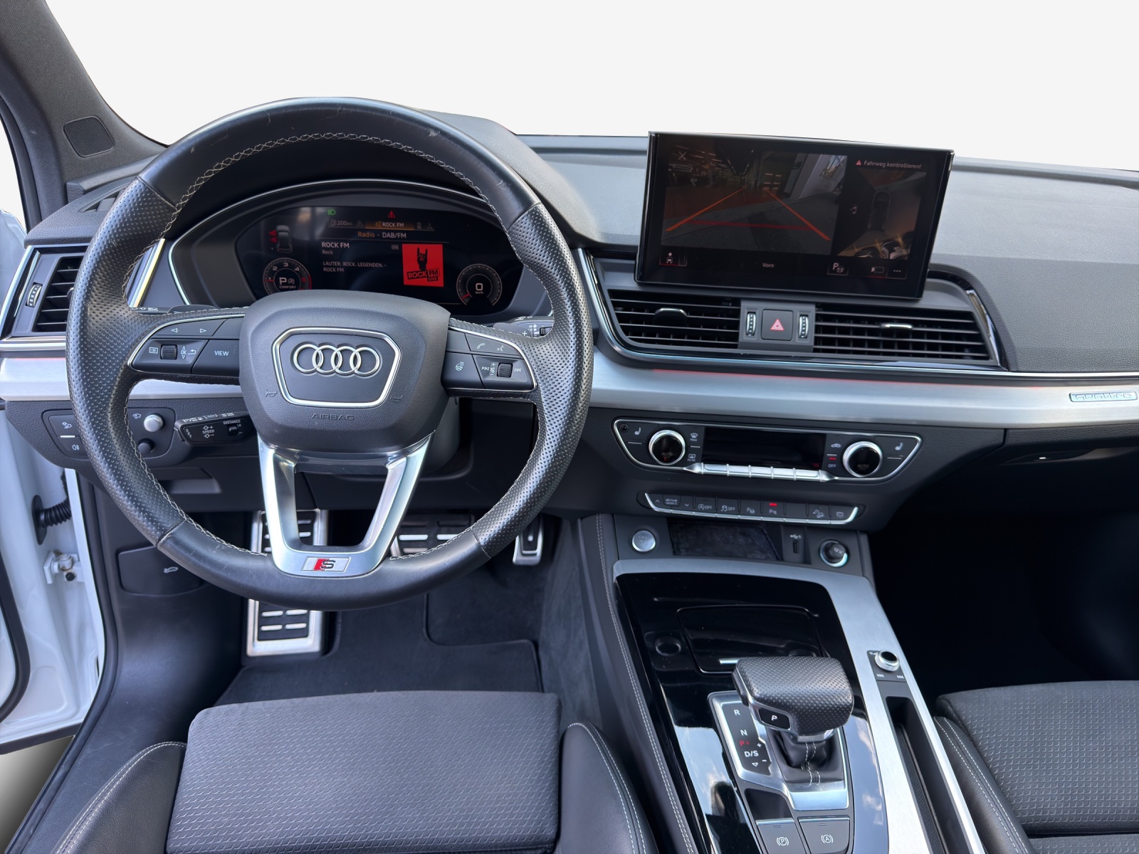 AUDI Q5 40 TDI Black Edition quattro S-tronic-image-8