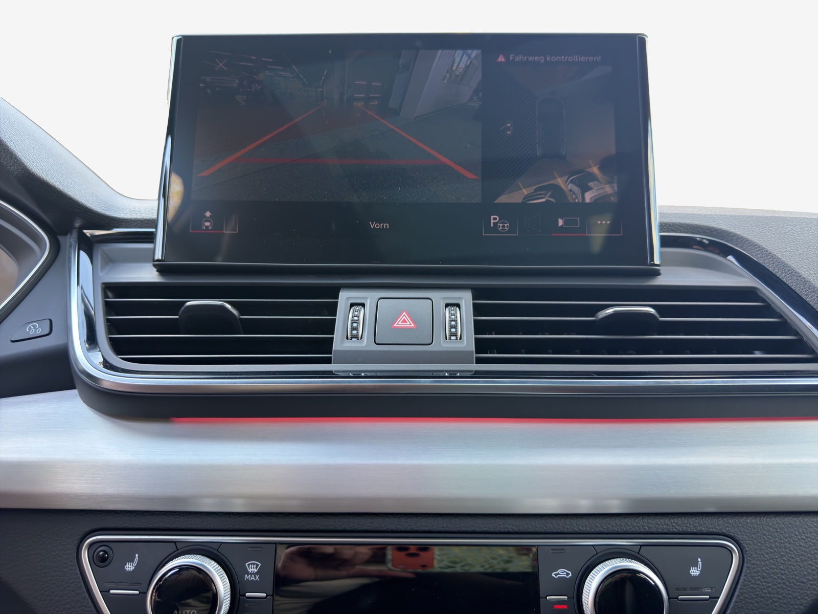 AUDI Q5 40 TDI Black Edition quattro S-tronic-image-10