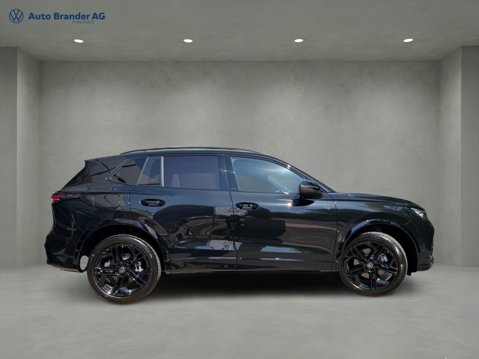 VW Tiguan 2.0 TSI DSG R-Line Plus 4Motion-image-5