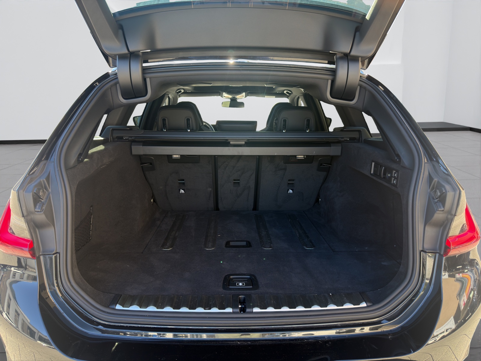 BMW M340i xDrive Touring-image-11